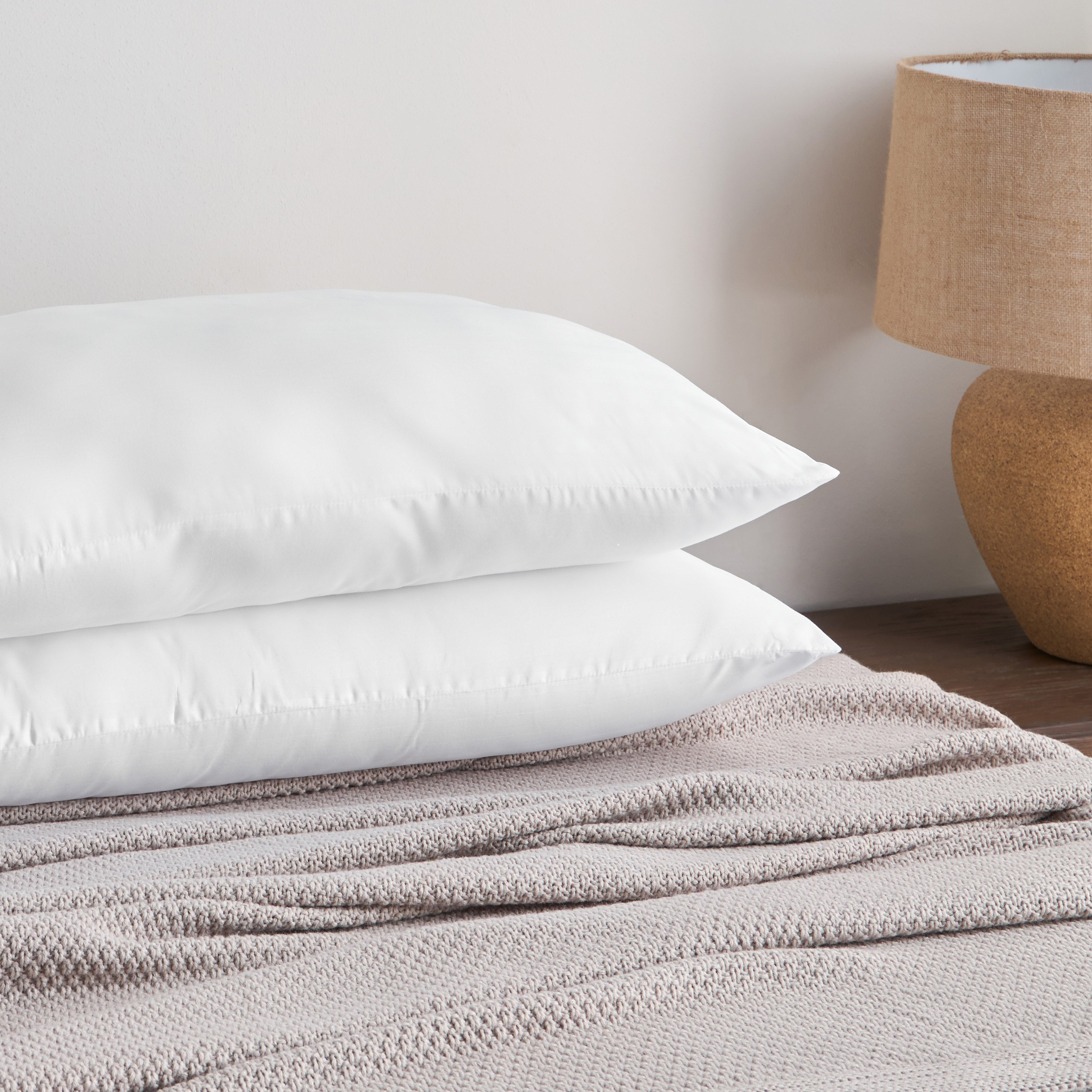 طقم وسادة بديل الريش قطعتين بنقوش مخططة - ‎50×75 سم‎-household-bedding-pillows-image-3