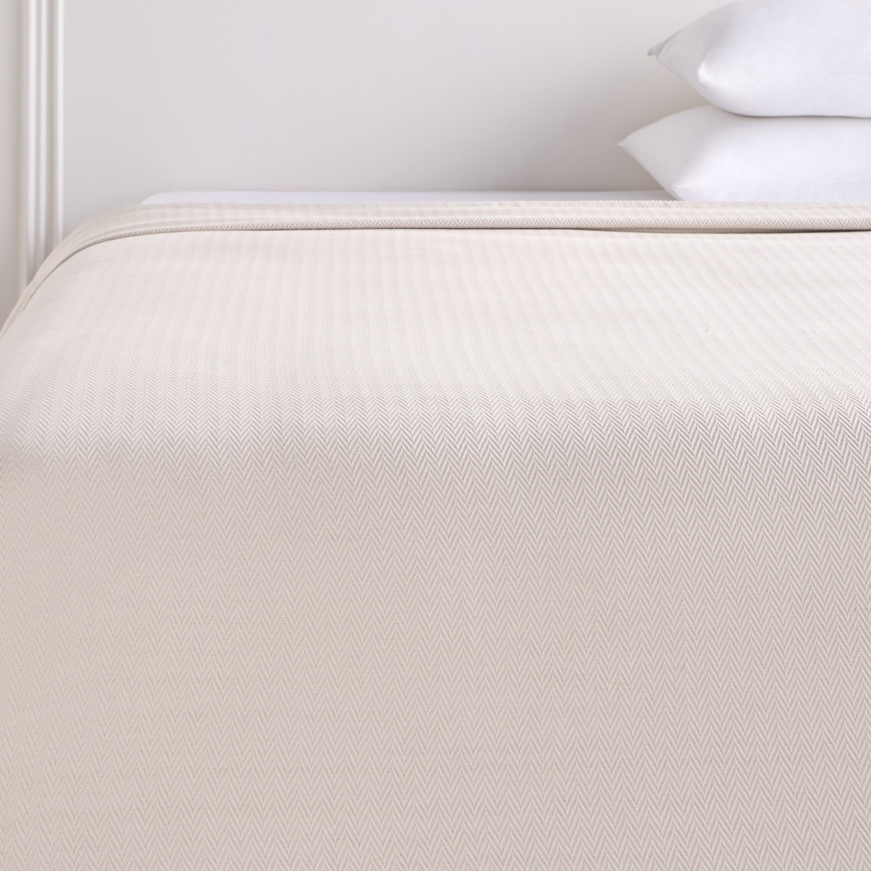 مفرش سرير كينج جاكار بنقوش هيرينغبون - القطن المصري - 240×260 سم-household-bedding-comfortersandbedspreads-bedspreads-image-2