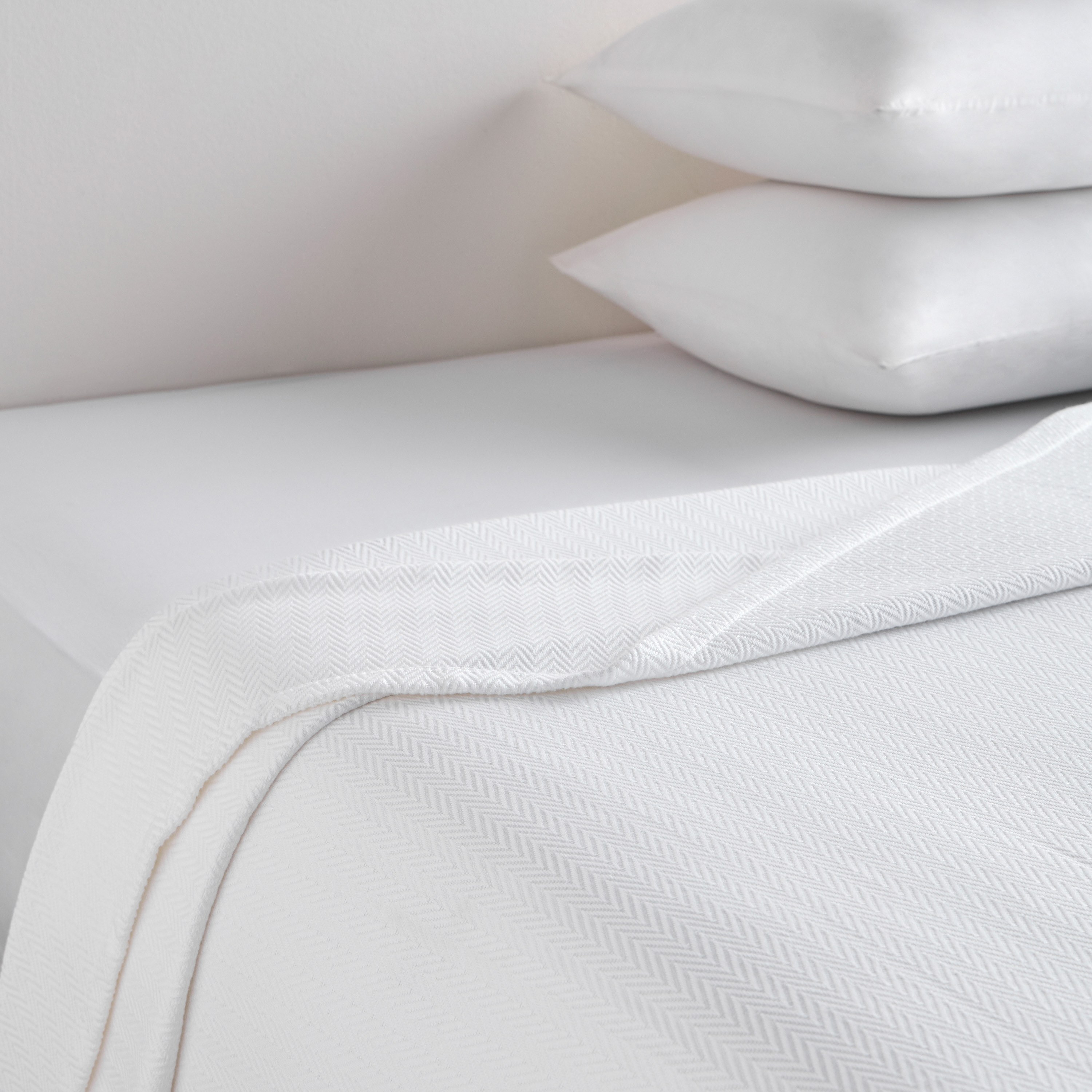 مفرش سرير كينج من القطن المصري متعرج - تي دبليو إس 4.0 - ‎240×260‎ سم-household-bedding-comfortersandbedspreads-bedspreads-image-1