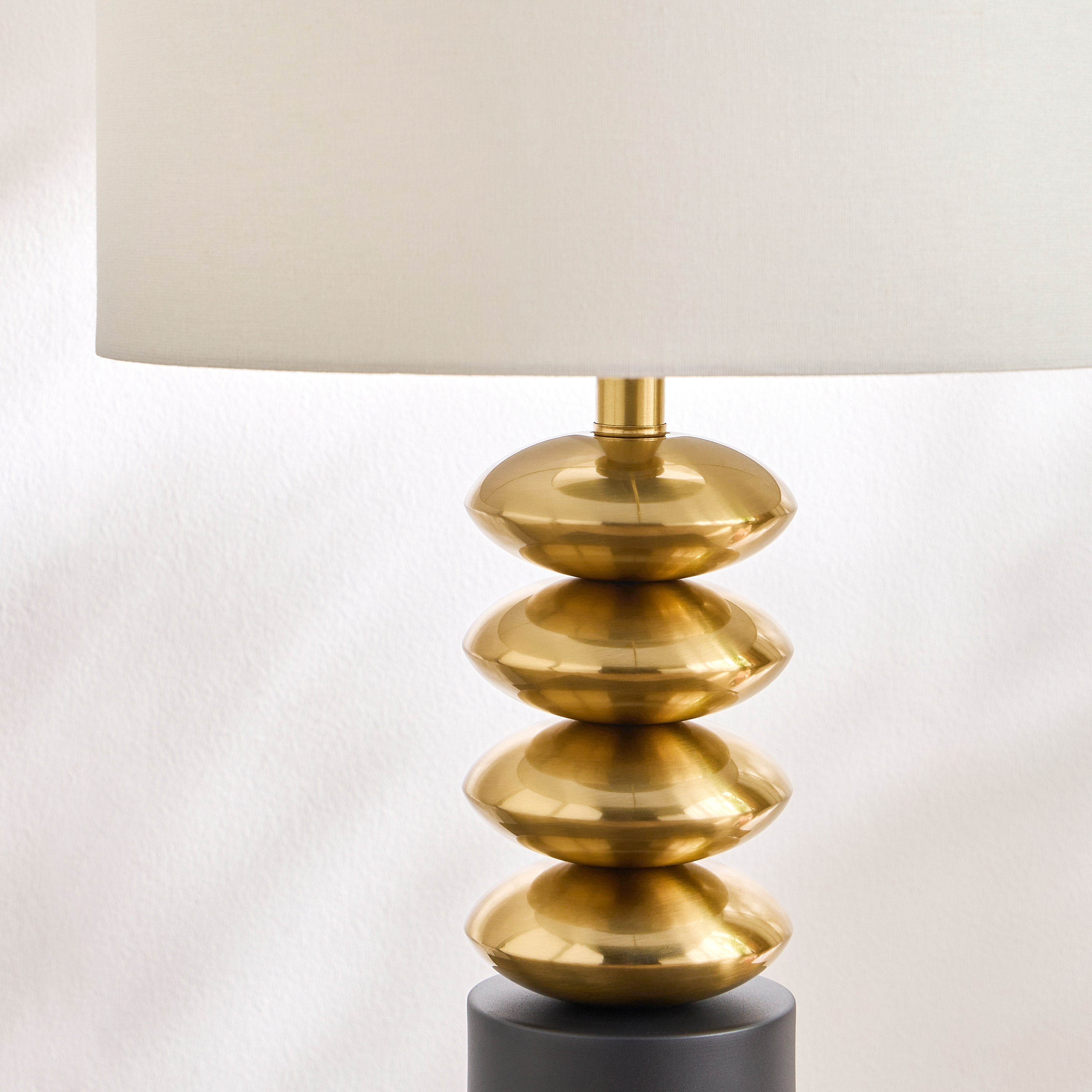 Grizzly Metal Table Lamp - 69 cm-household-lighting-tableanddesklamps-image-3