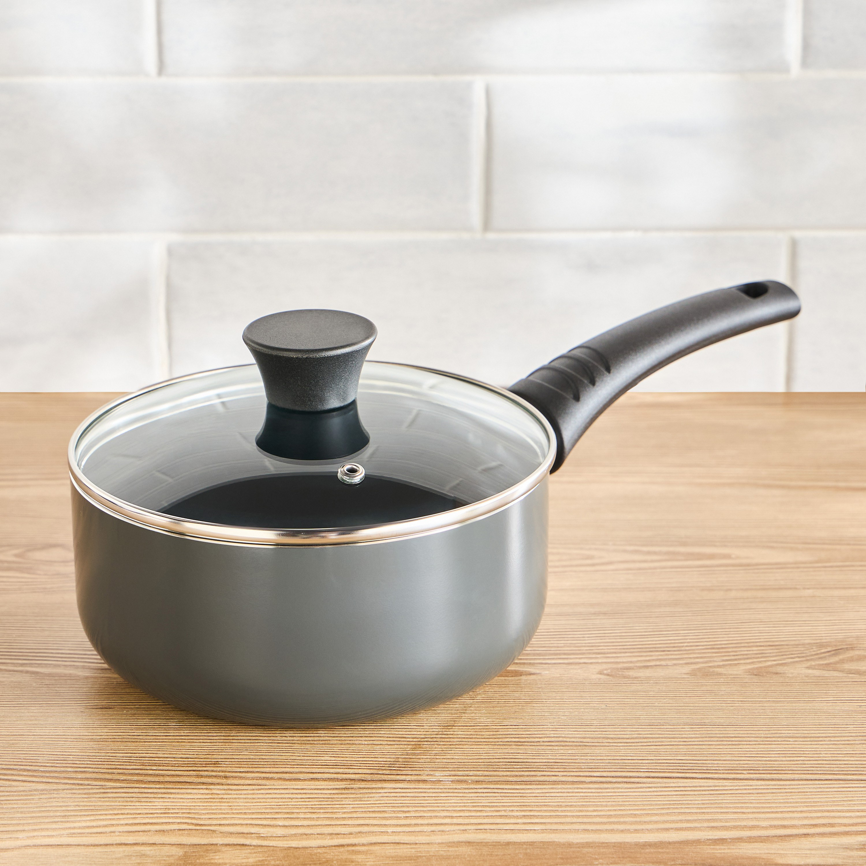 قدر صلصة ألومنيوم مضغوط غير لاصق بغطاء إسينشيلز - بيكرز سيكرت - ‎18‎ سم-household-kitchen-cookware-potsandpans-image-1