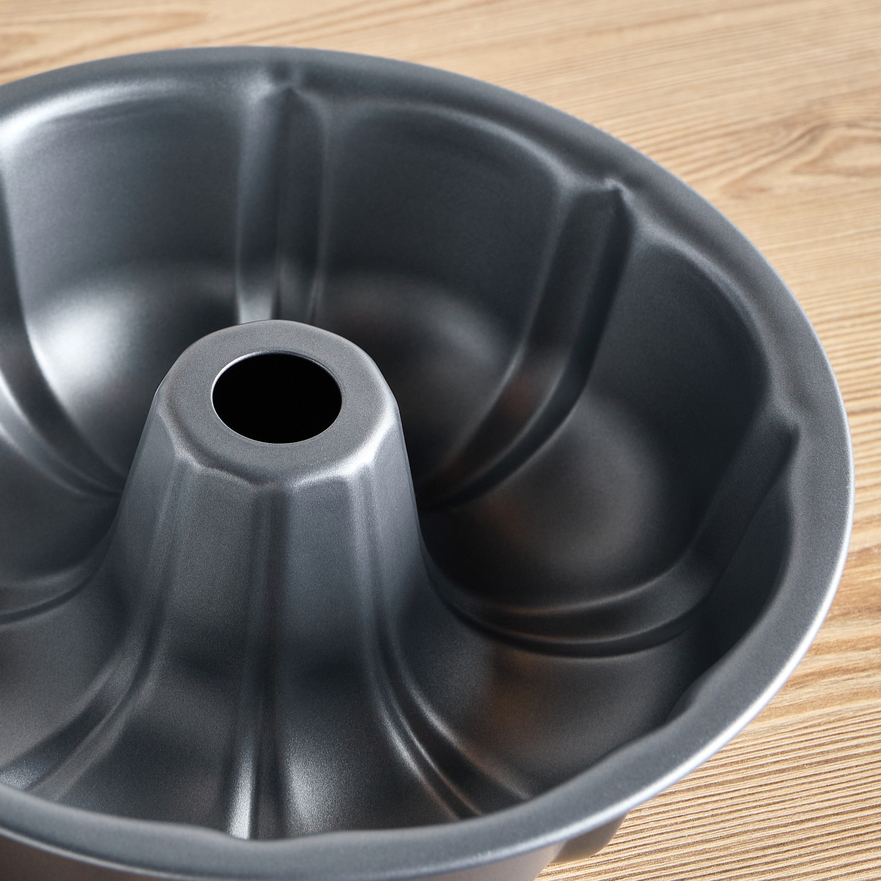 قالب كيك بوند فورم فولاذ كربوني - بيتي كروكر -  25.5x8 سم-household-kitchen-bakeware-bakingpansandmoulds-image-2