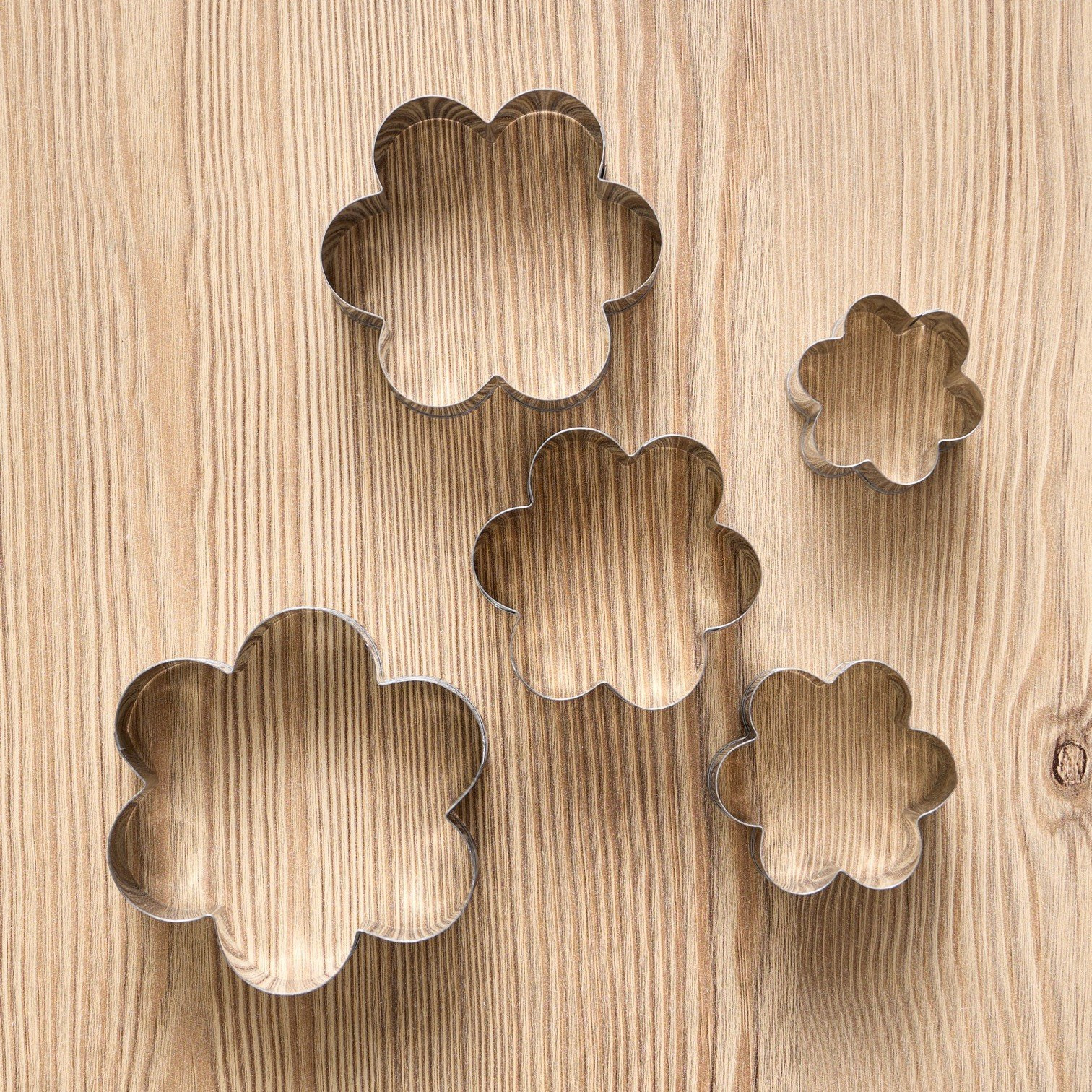 طقم قطاعات بسكويت بتصميم زهور 5 قطع - بيكرز سيكريت-household-kitchen-bakeware-bakingtoolsandaccessories-image-1