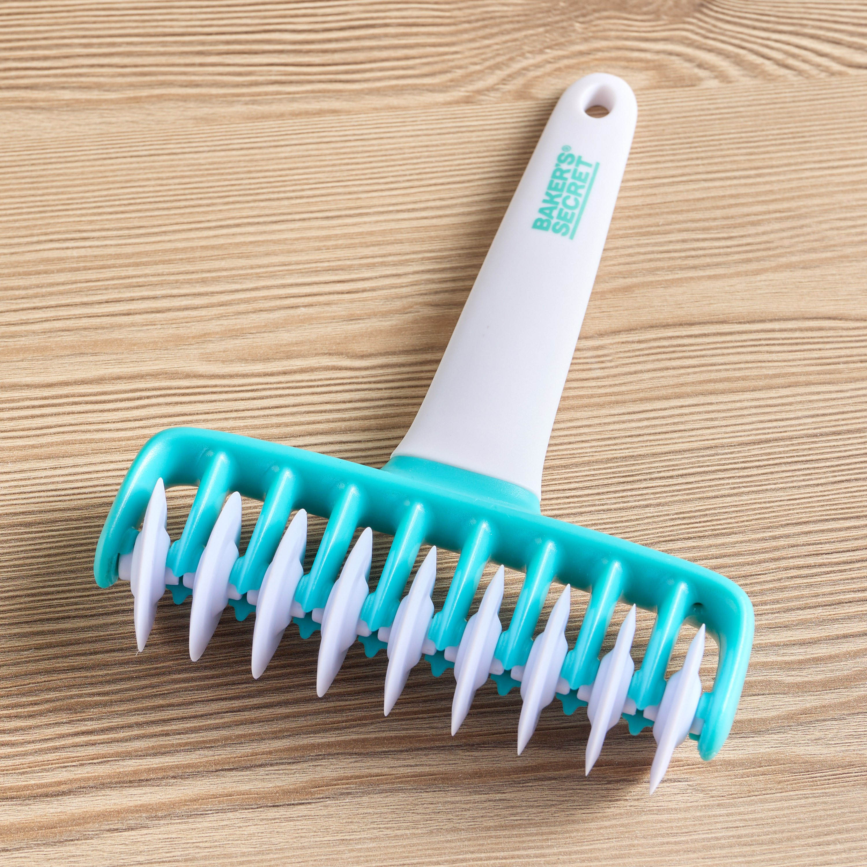 Baker's Secret Pastry Cutter Roller