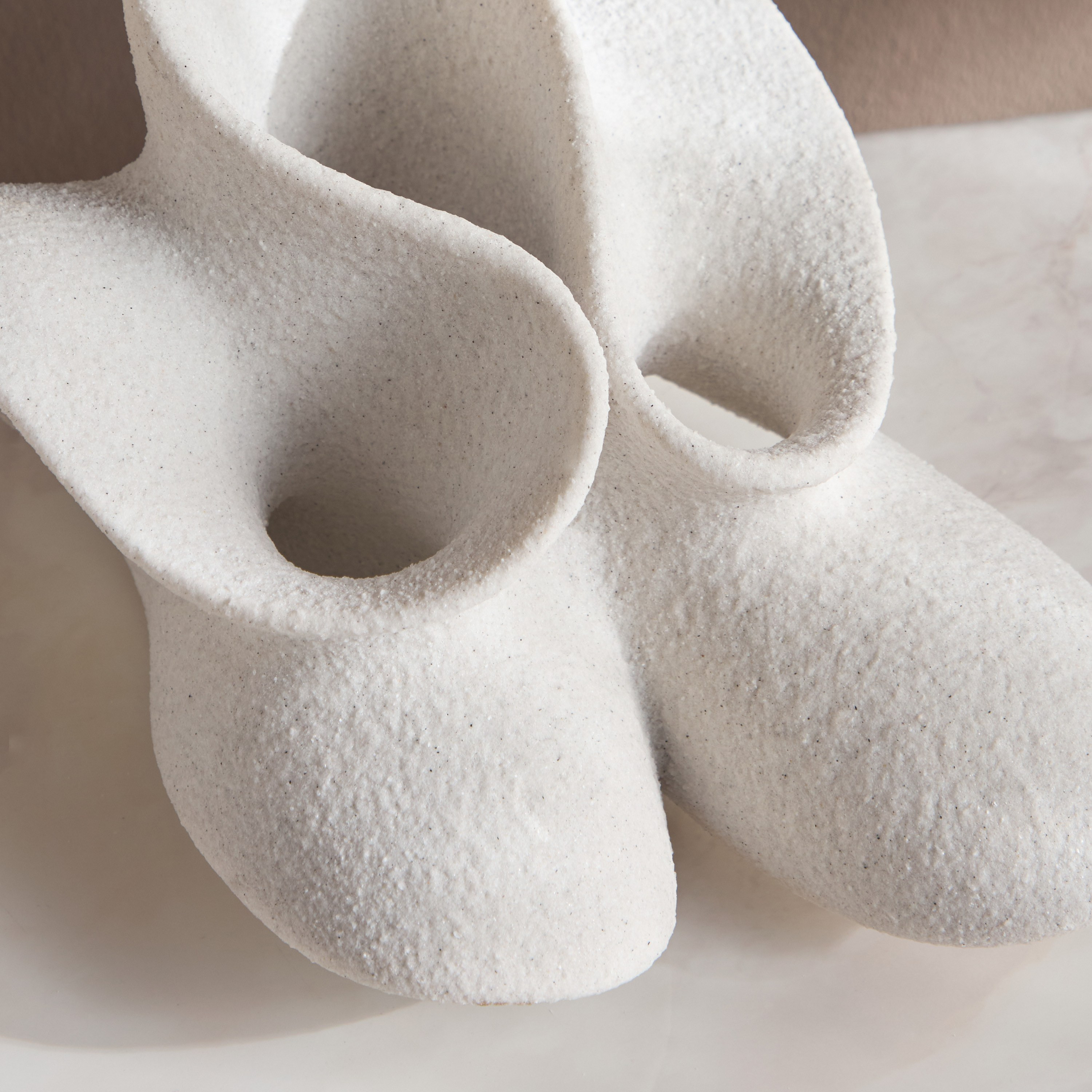قطعة ديكور تجريدية - لوتس-household-decor-decorativeobjectsandsculptures-image-2
