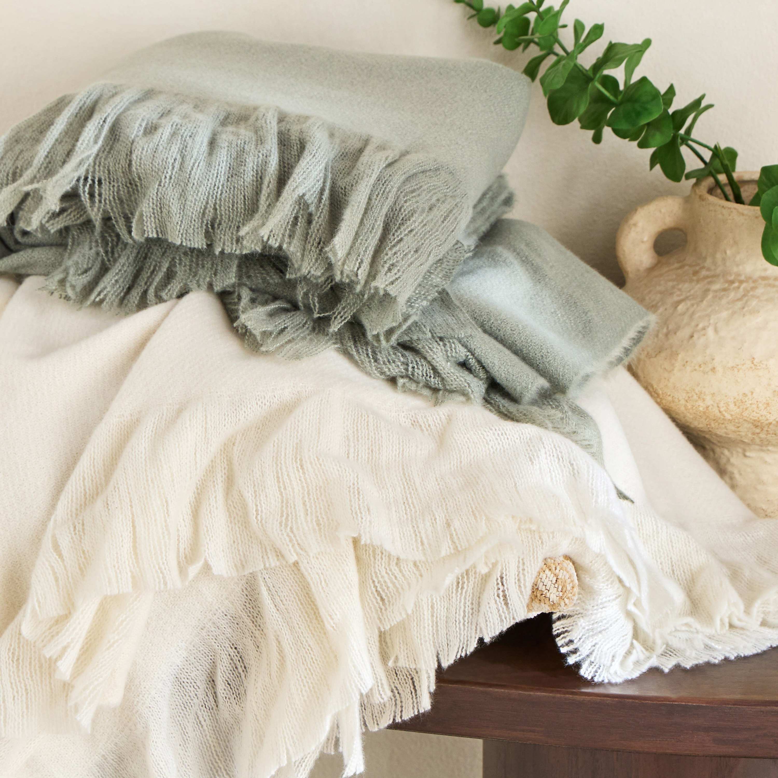 Dia Soft Throw - 127x152 cm-household-cushionsandthrows-throwsandblankets-throws-image-3