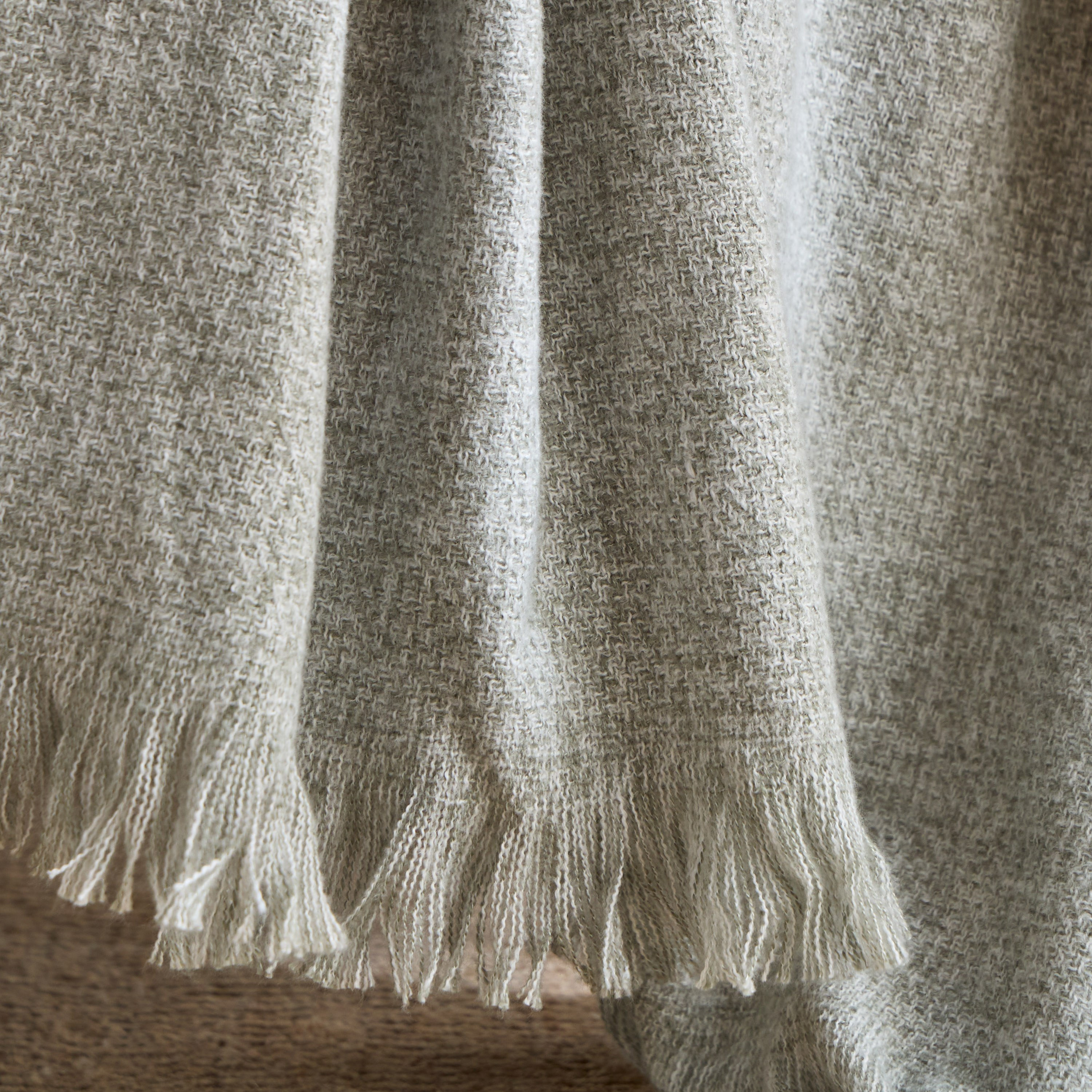 Dia Soft Throw - 127x152 cm-household-cushionsandthrows-throwsandblankets-throws-image-2