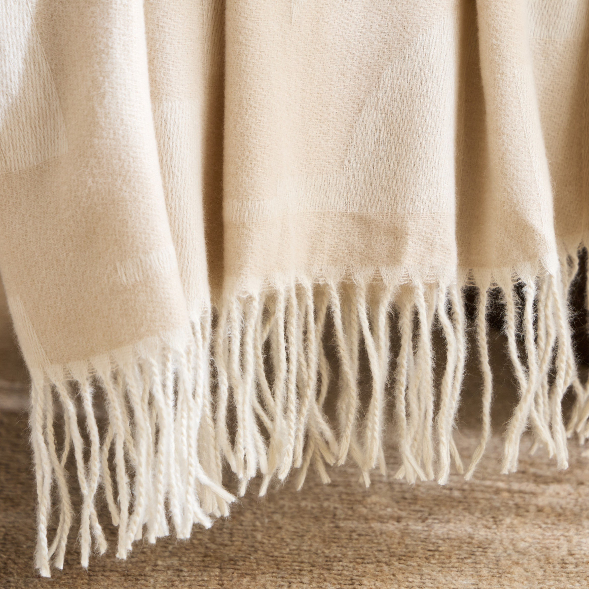Avila Jacquard Throw - 130x170 cm-household-bedding-blankets-image-2