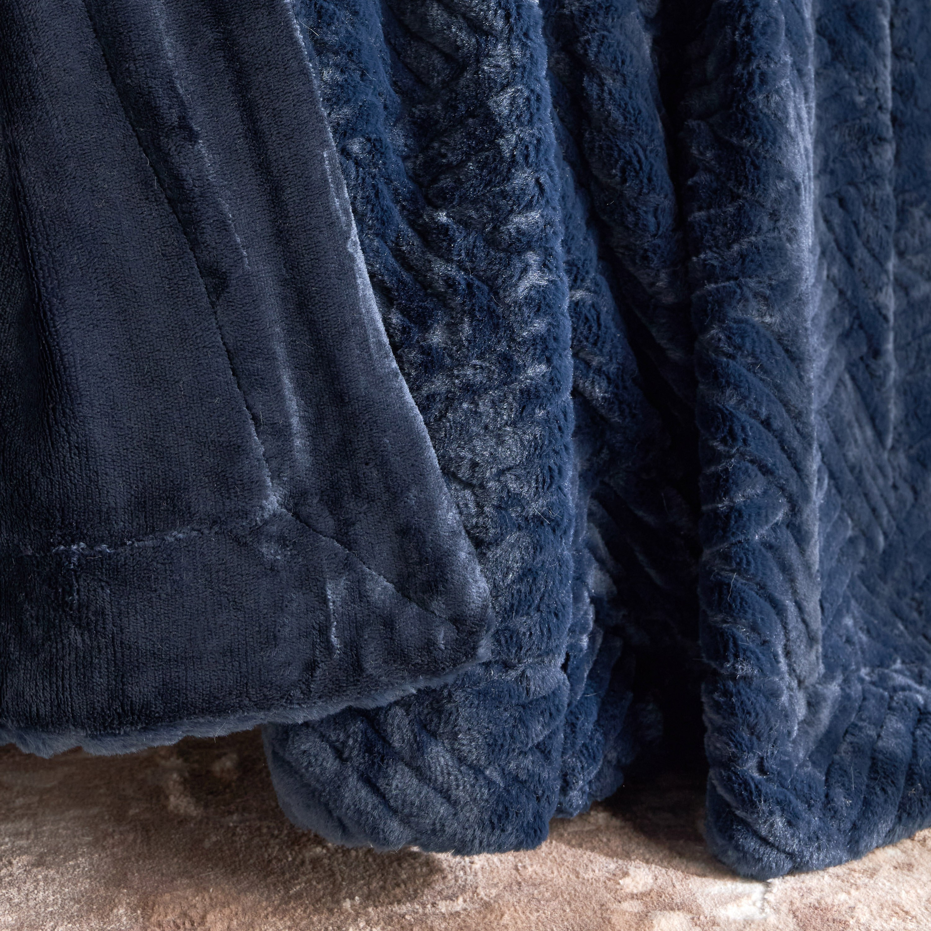 Georgina King Blanket - 220x240 cm-household-bedding-blankets-image-2