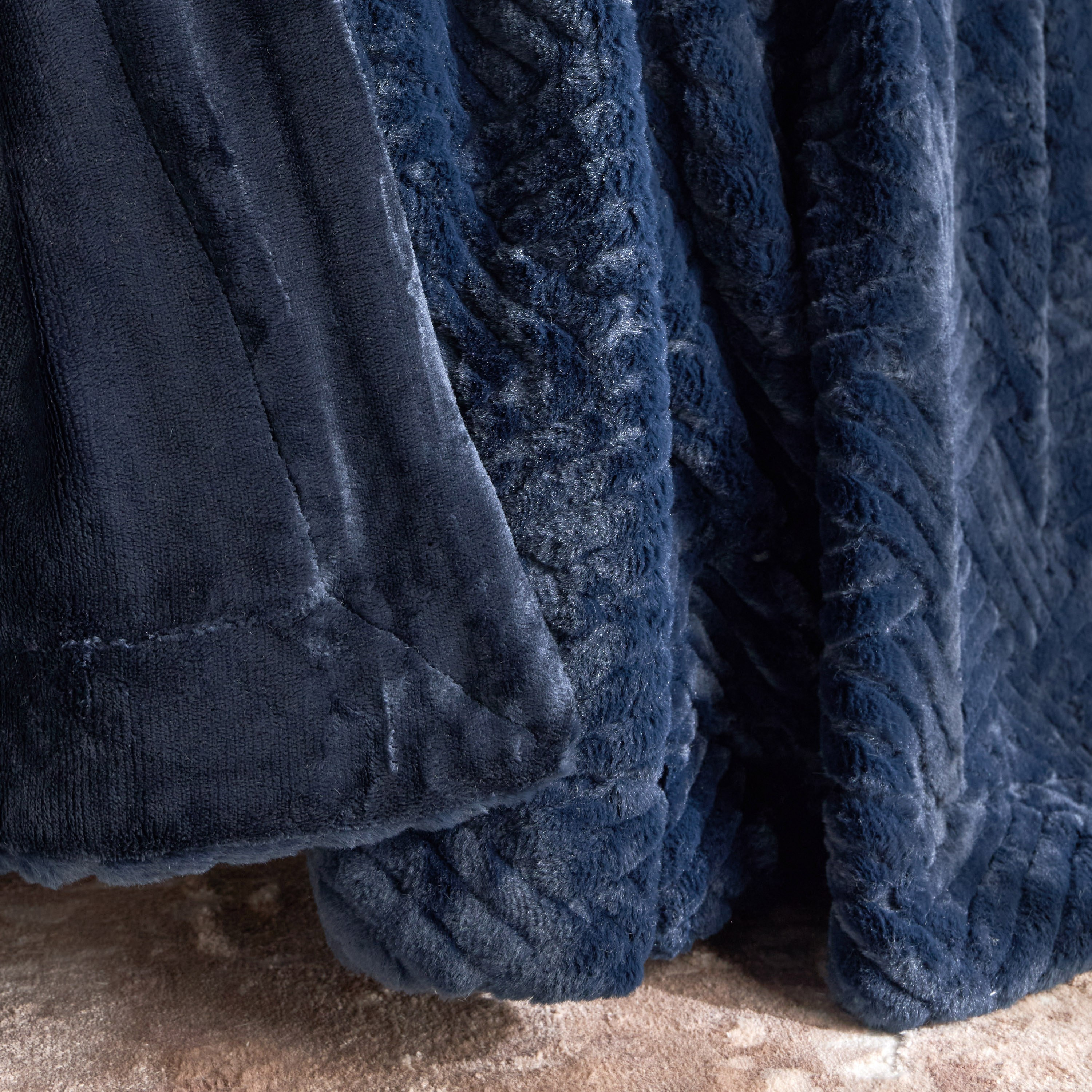 Georgina Queen Blanket - 160x220 cm-household-cushionsandthrows-throwsandblankets-blankets-image-2