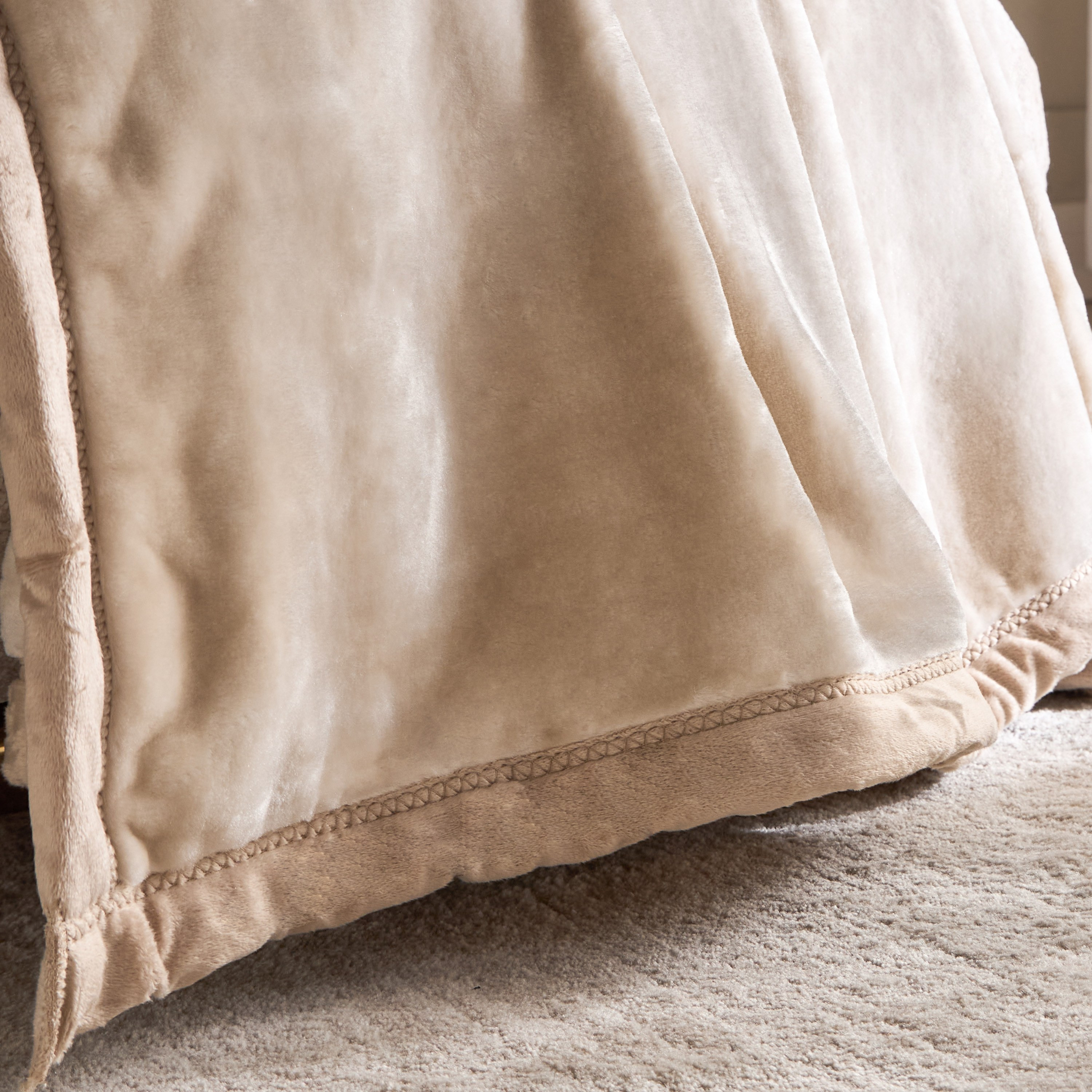 Michelle Lindis King Blanket - 220x240 cm-household-cushionsandthrows-throwsandblankets-blankets-image-2