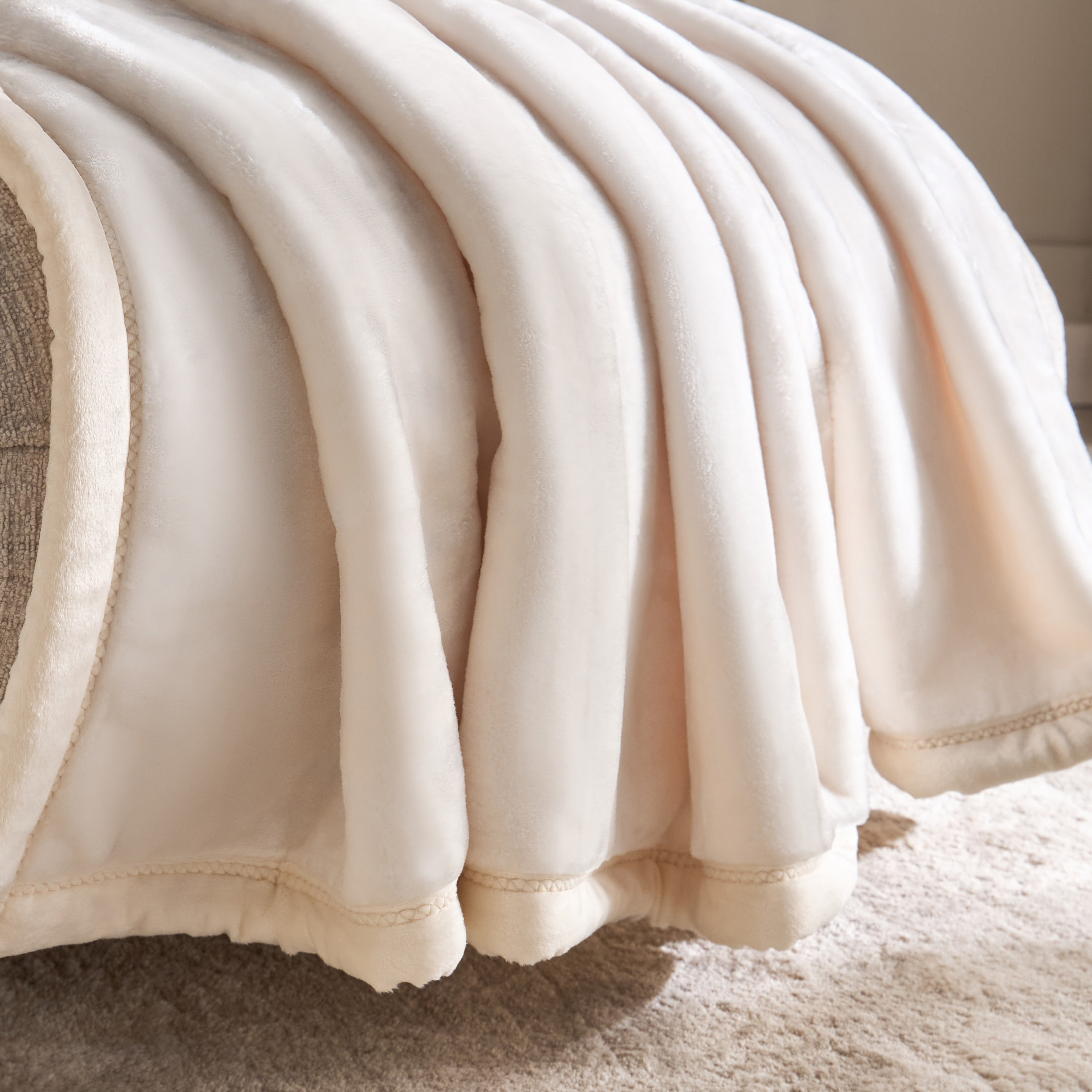 Michelle Lindis King Blanket - 220x240 cm-household-cushionsandthrows-throwsandblankets-blankets-image-2