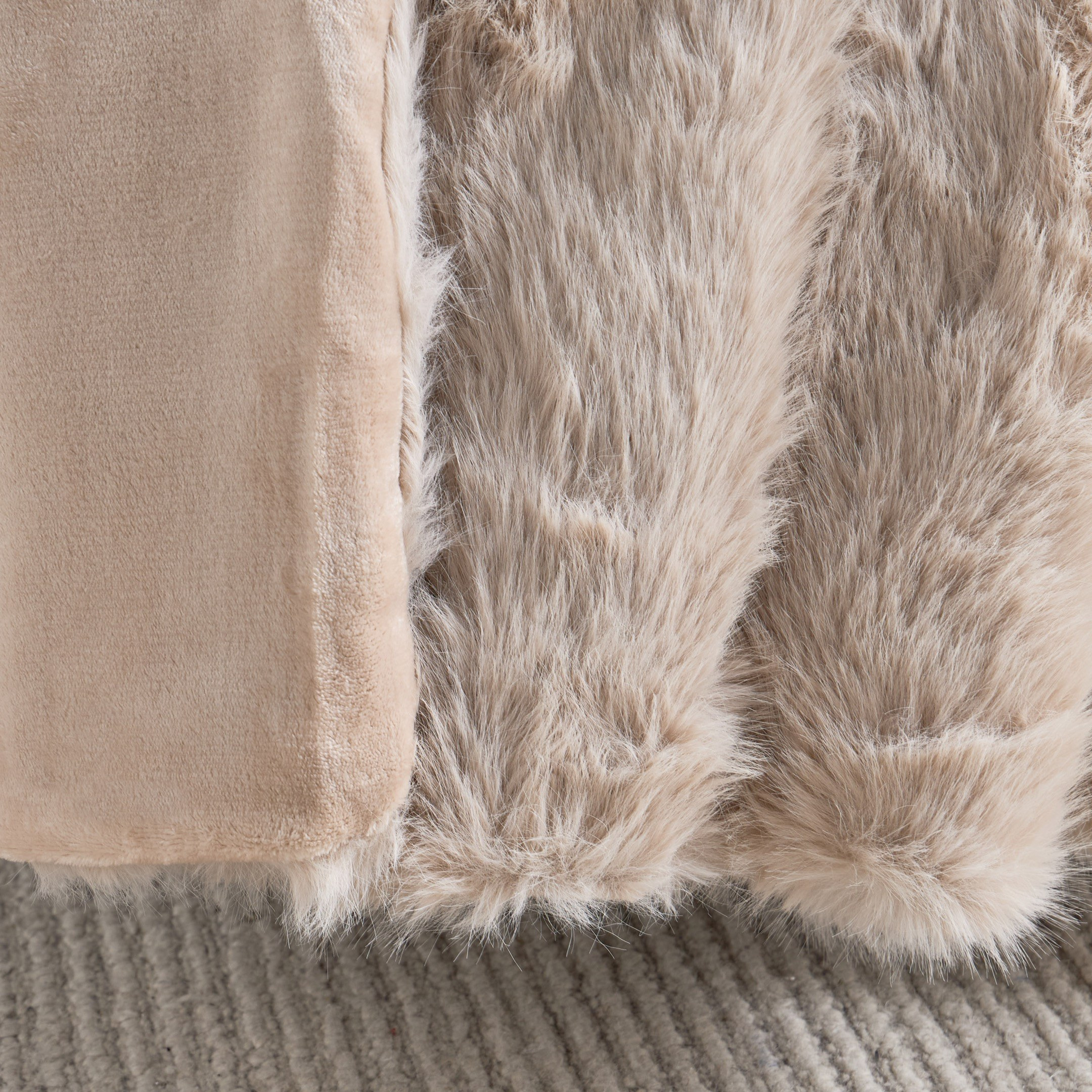 Josephine Fur Queen Blanket - 160x220 cm-household-cushionsandthrows-throwsandblankets-blankets-image-2