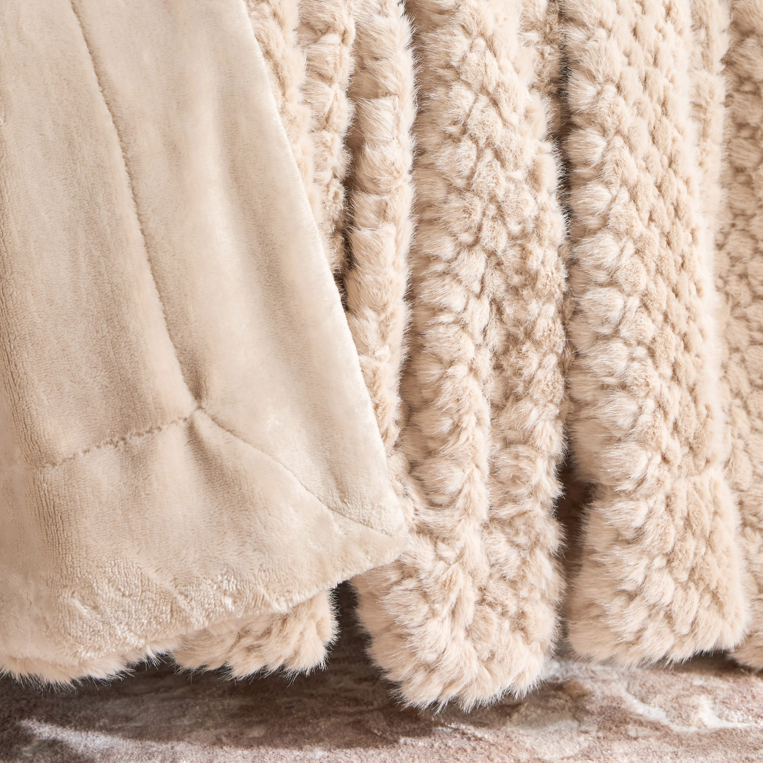Alexandra Rabbit Fur King Blanket - 220x240 cm-household-cushionsandthrows-throwsandblankets-blankets-image-2