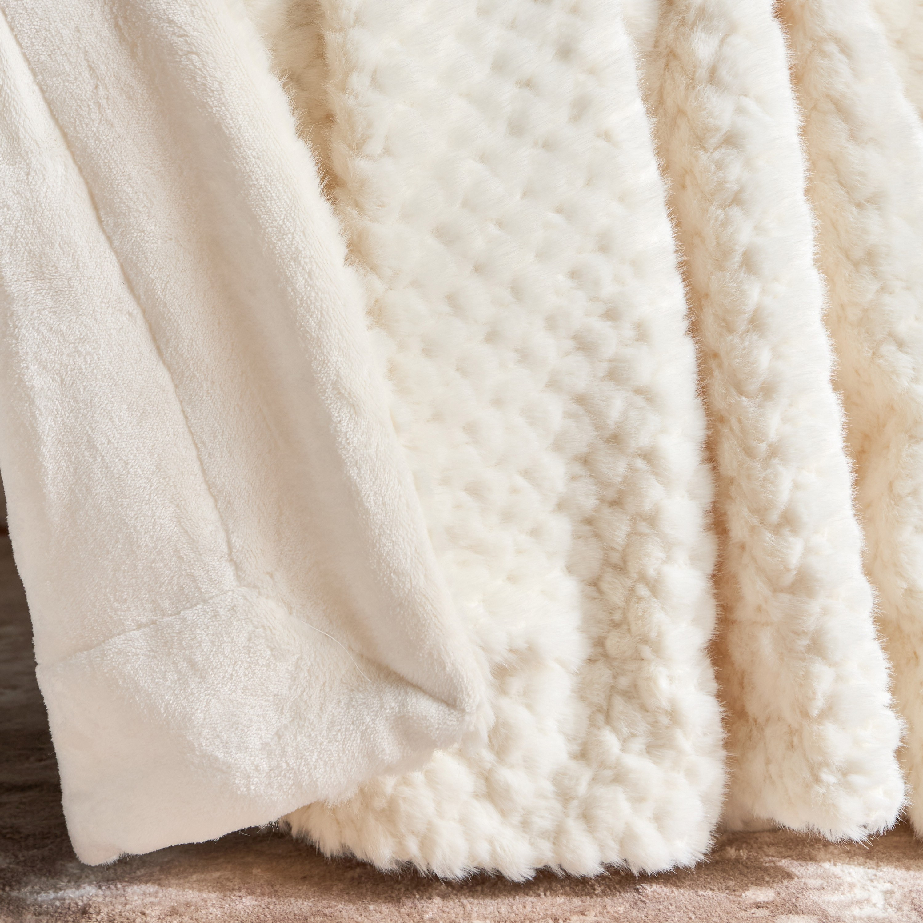 Alexandra Rabbit Fur King Blanket - 220x240 cm-household-cushionsandthrows-throwsandblankets-blankets-image-2