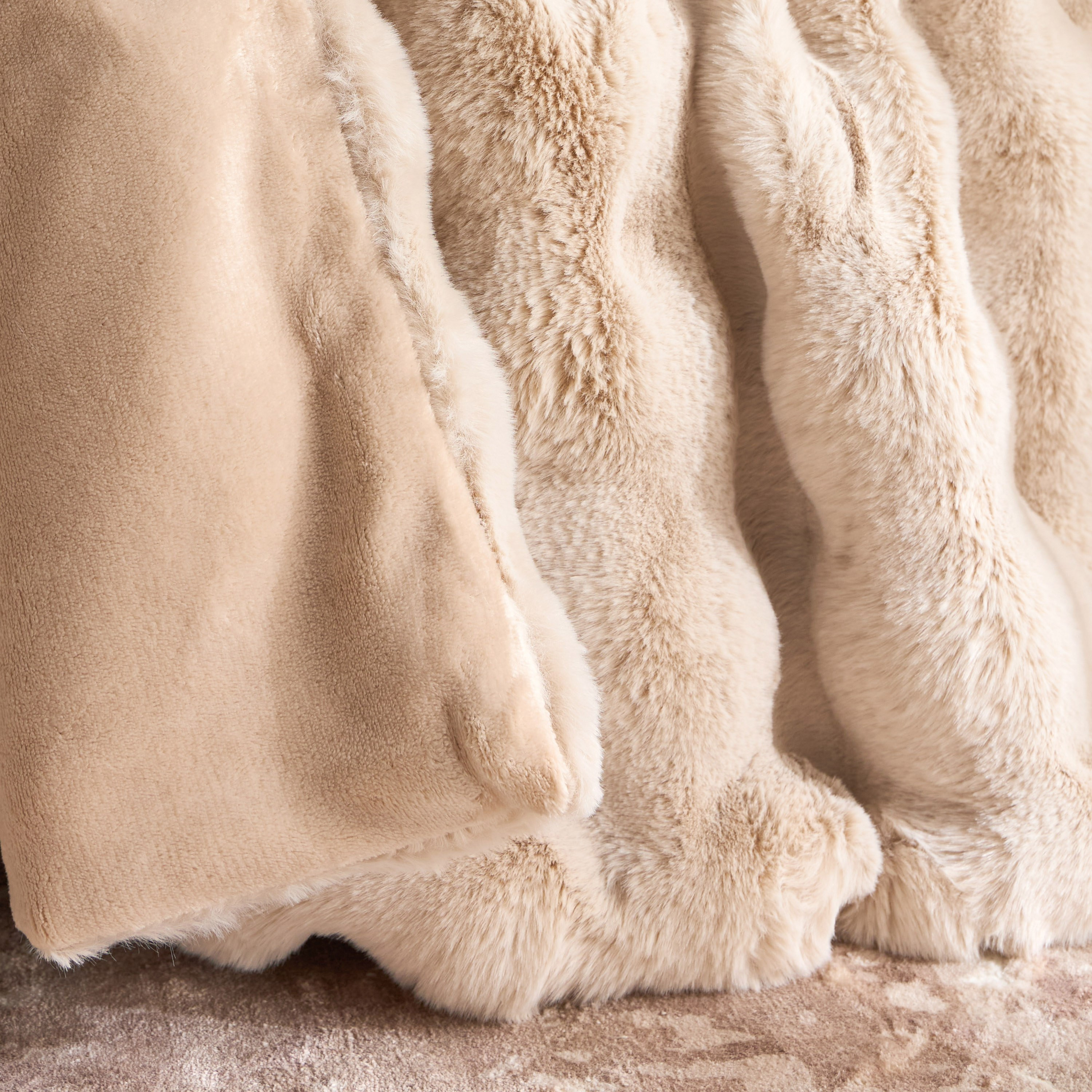 Jessica Rabbit Fur Blanket - 220x240 cm-household-cushionsandthrows-throwsandblankets-blankets-image-3