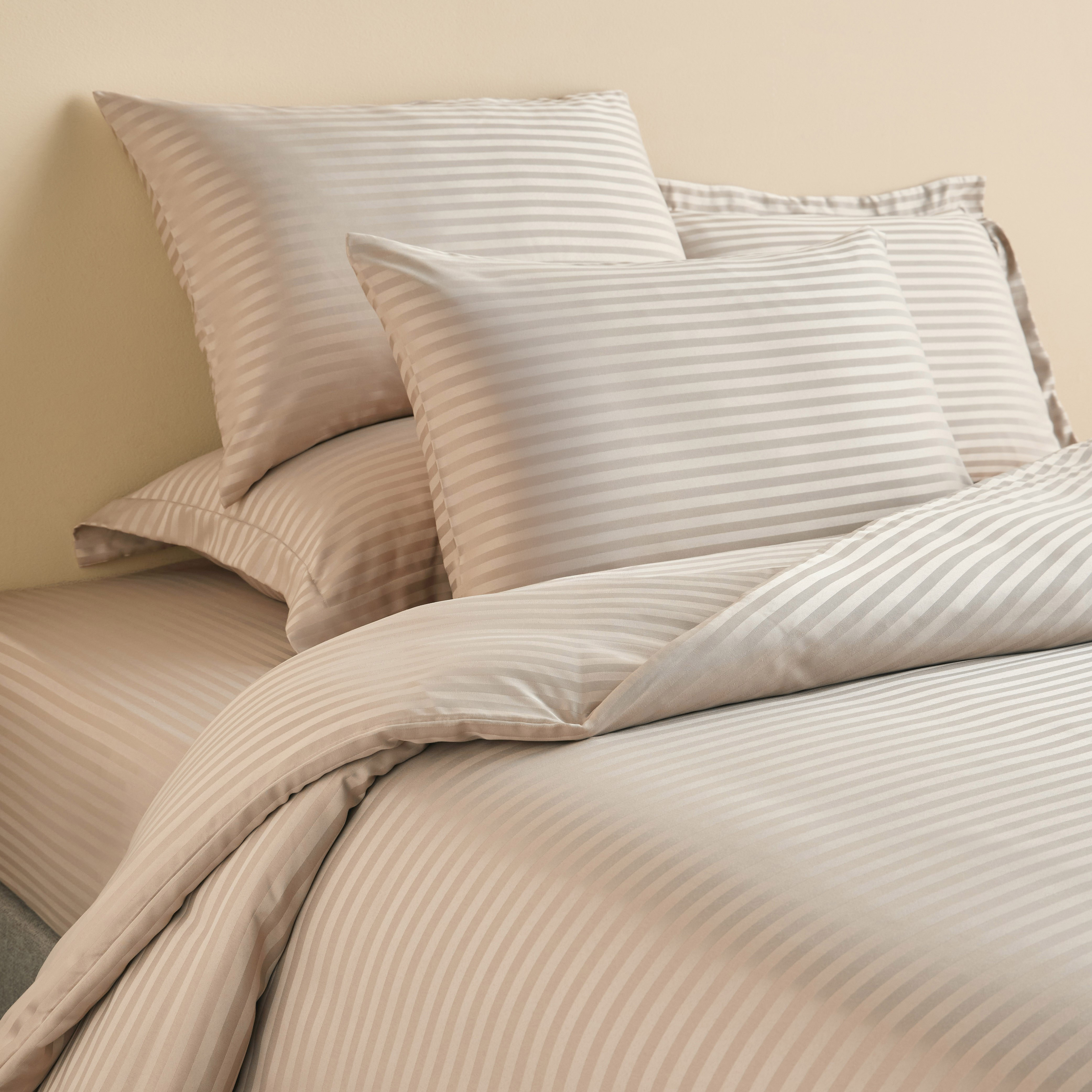 Hotel Stripe 3-Piece Full Duvet Cover Set - 160x200 cm