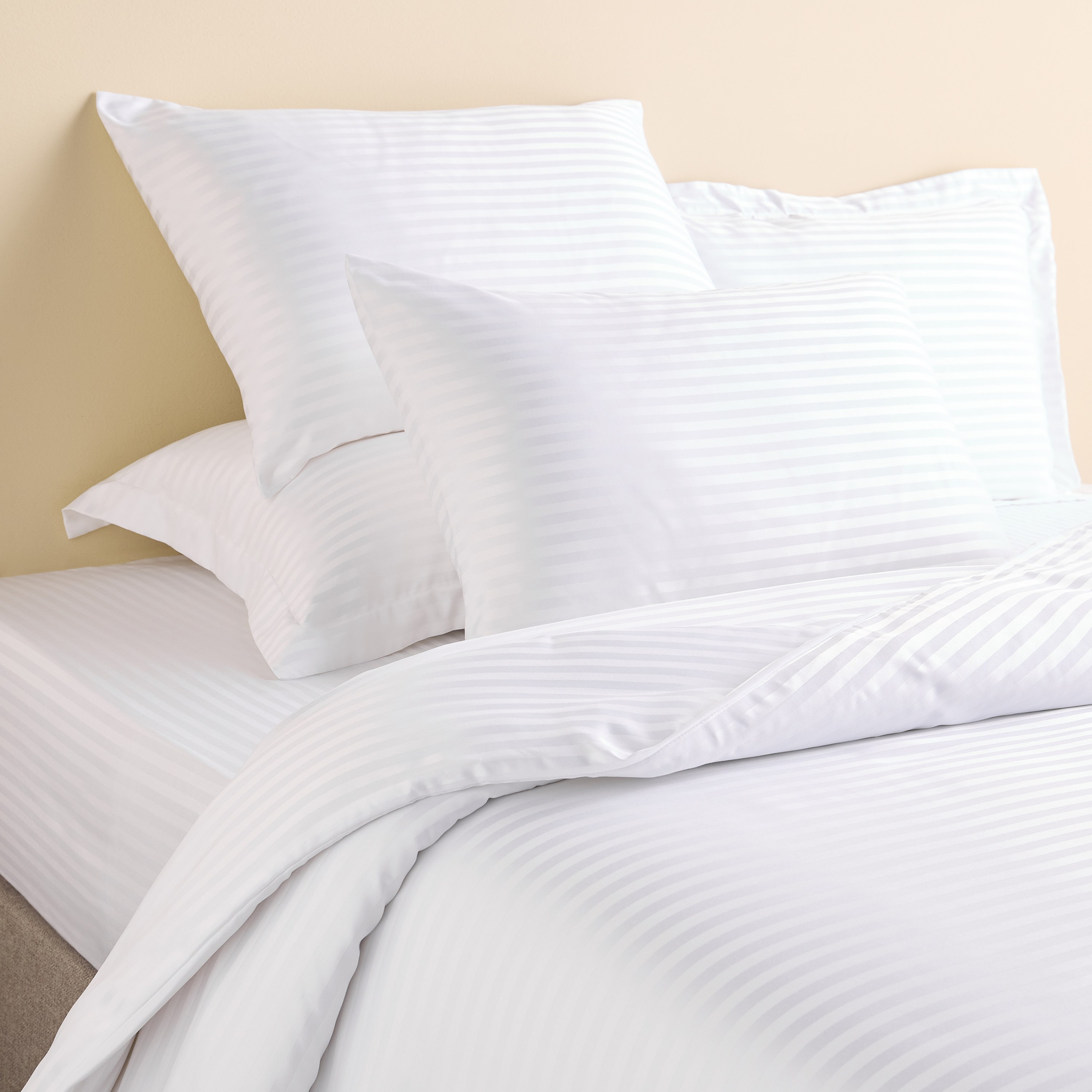 طقم غطاء لحاف مخطط سوبر كينج 3 قطع - هوتيل - 220x260 سم-household-bedding-duvetandcovers-duvetcovers-image-1