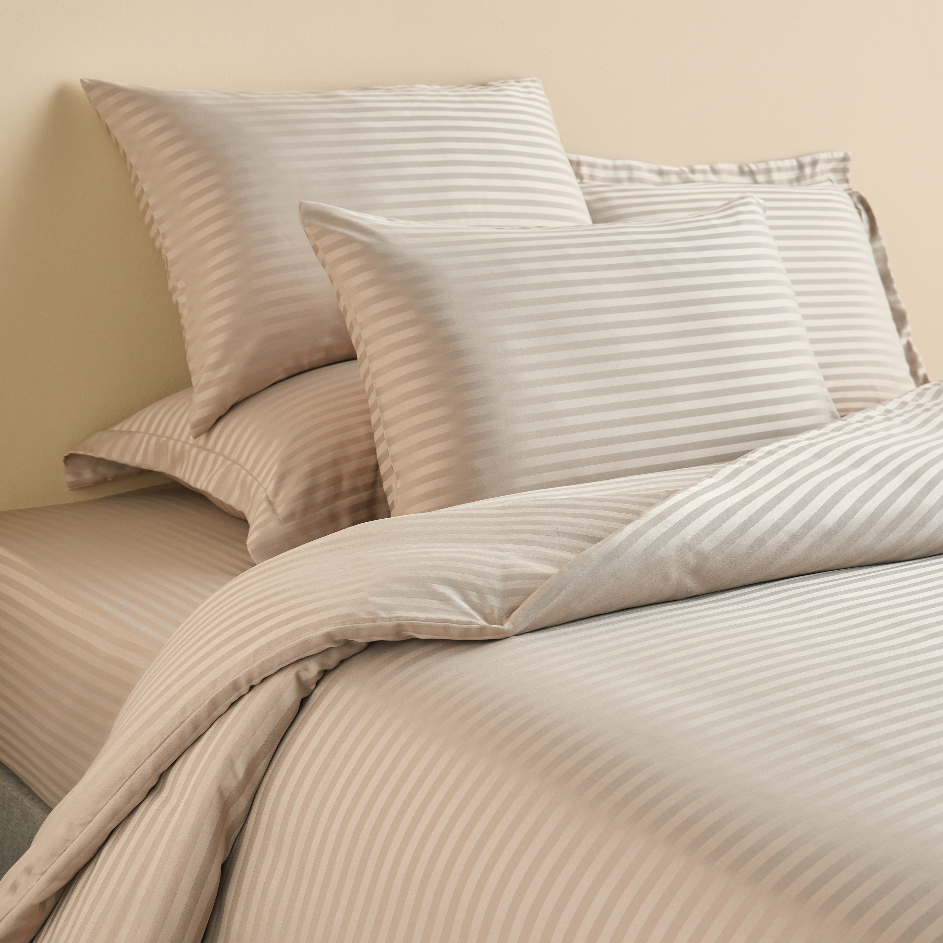 طقم غطاء لحاف فردي مخطط قطعتين - هوتيل - 135x200 سم-household-bedding-duvetandcovers-duvetcovers-image-1
