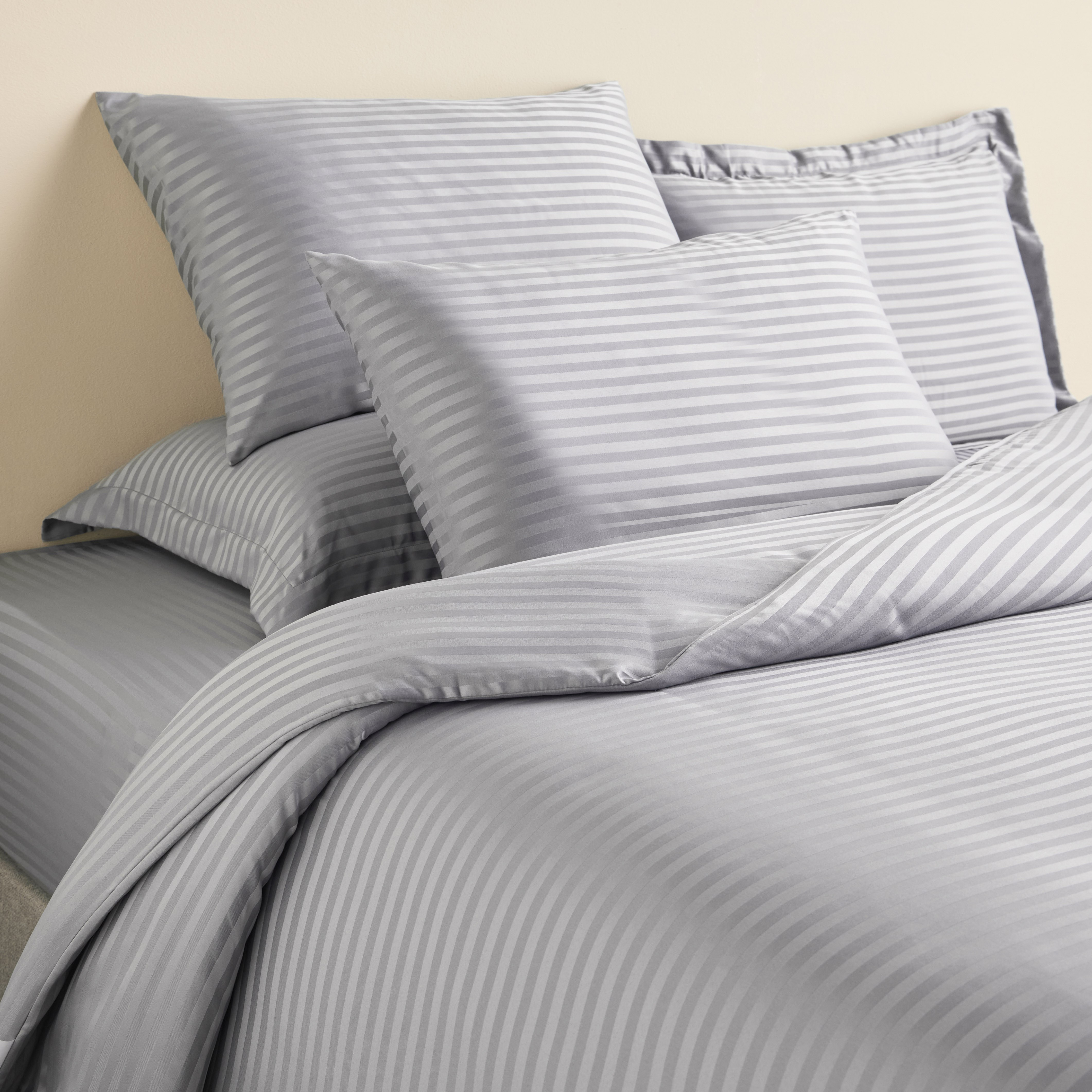 Hotel Stripe 2-Piece Single Duvet Cover Set - 135x200 cm-household-bedding-duvetandcovers-duvetcovers-image-1