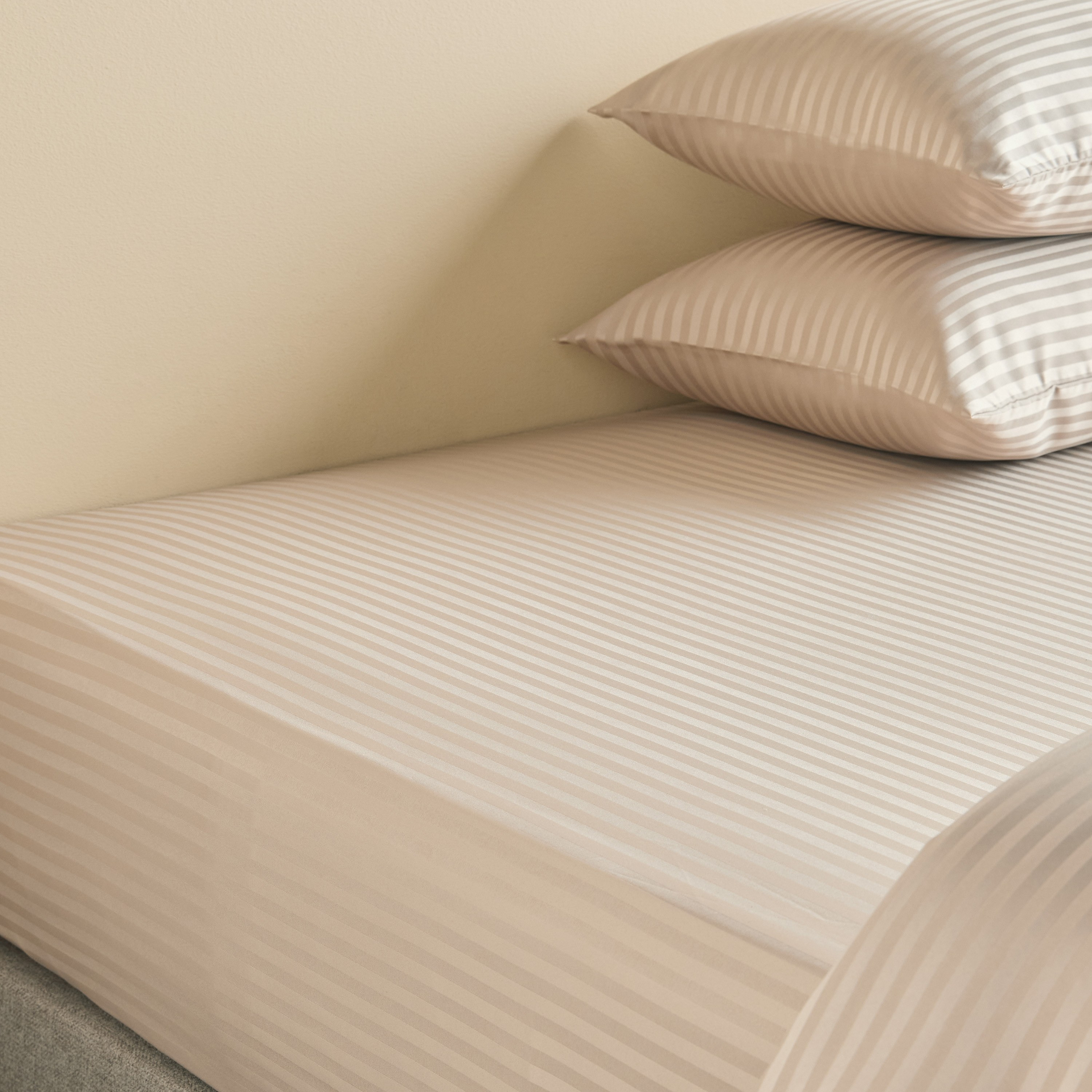 Hotel Stripe Full Fitted Sheet - 120x200 cm-household-bedding-sheetsandpillowcases-fittedsheets-image-3
