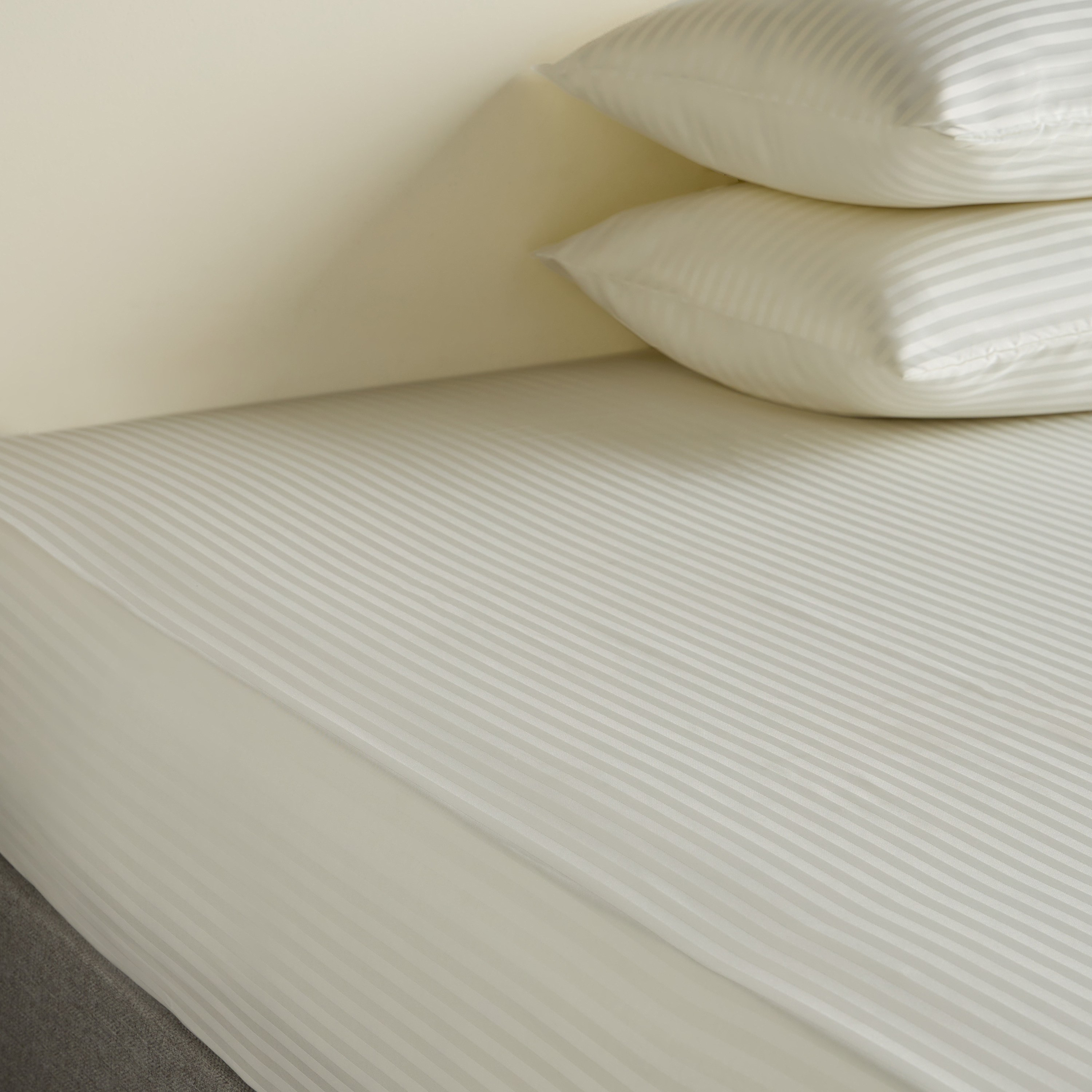 Hotel Stripe Full Fitted Sheet - 120x200 cm-household-bedding-sheetsandpillowcases-fittedsheets-image-3