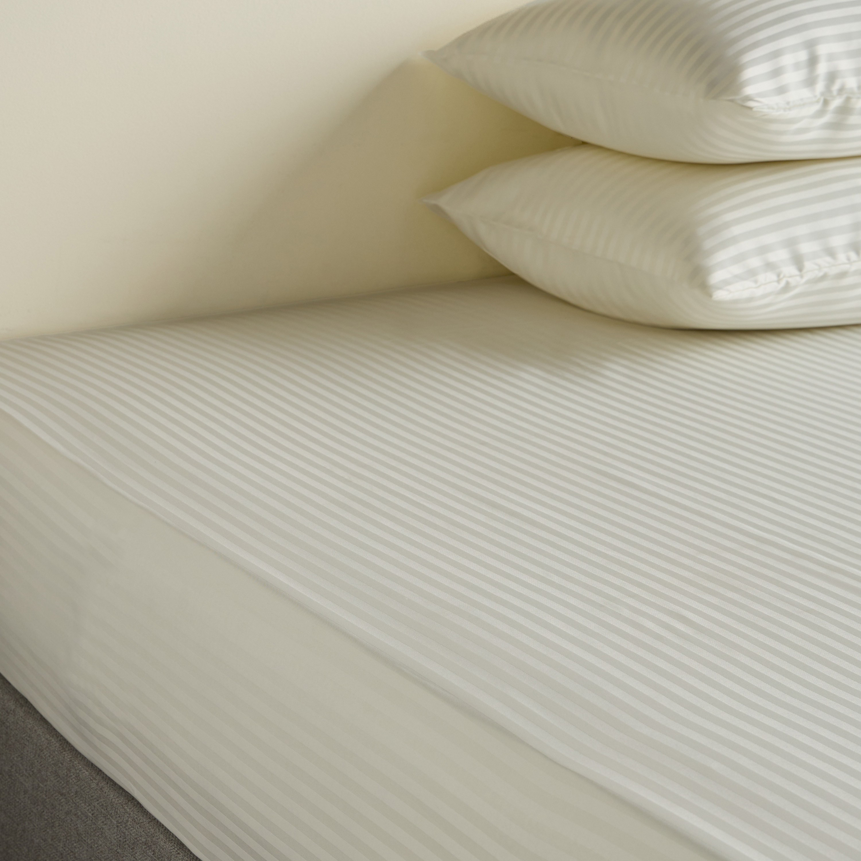 Hotel Stripe Queen Fitted Sheet - 160x200 cm-household-bedding-sheetsandpillowcases-fittedsheets-image-3