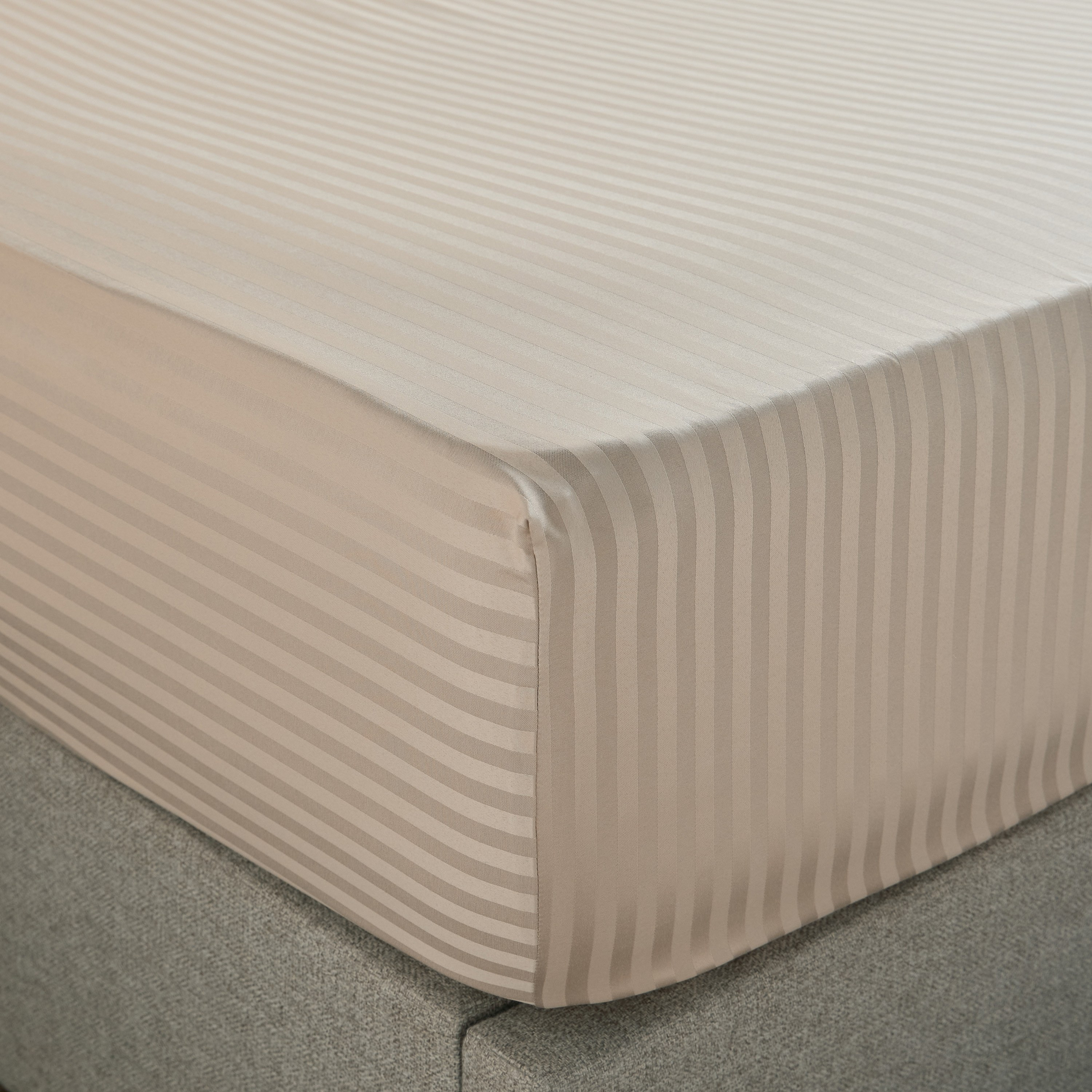 Hotel Stripe King Fitted Sheet - 180x205 cm