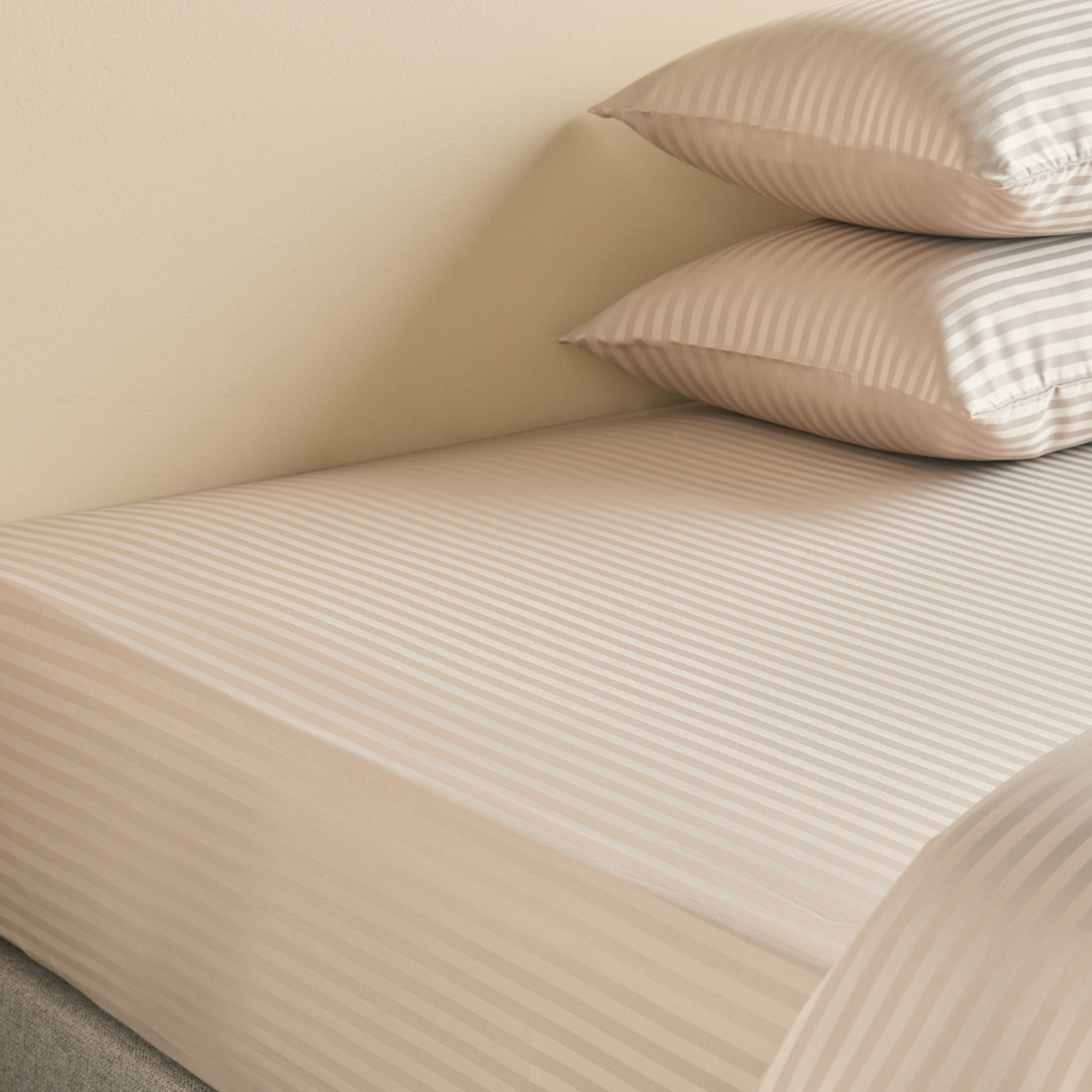 Hotel Stripe King Fitted Sheet - 180x205 cm-household-bedding-sheetsandpillowcases-fittedsheets-image-3