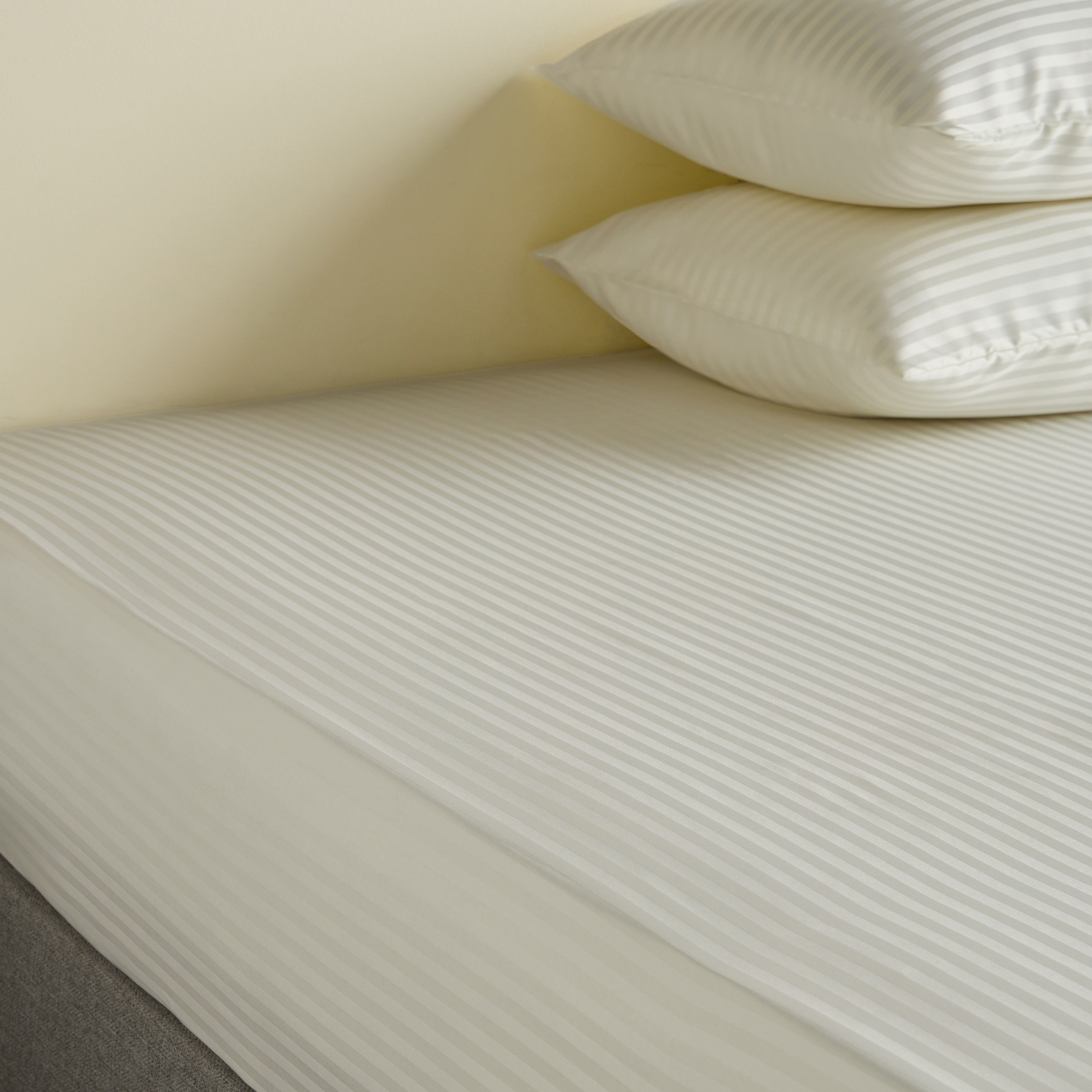 Hotel Stripe Super King Fitted Sheet - 200x205 cm-household-bedding-sheetsandpillowcases-fittedsheets-image-2