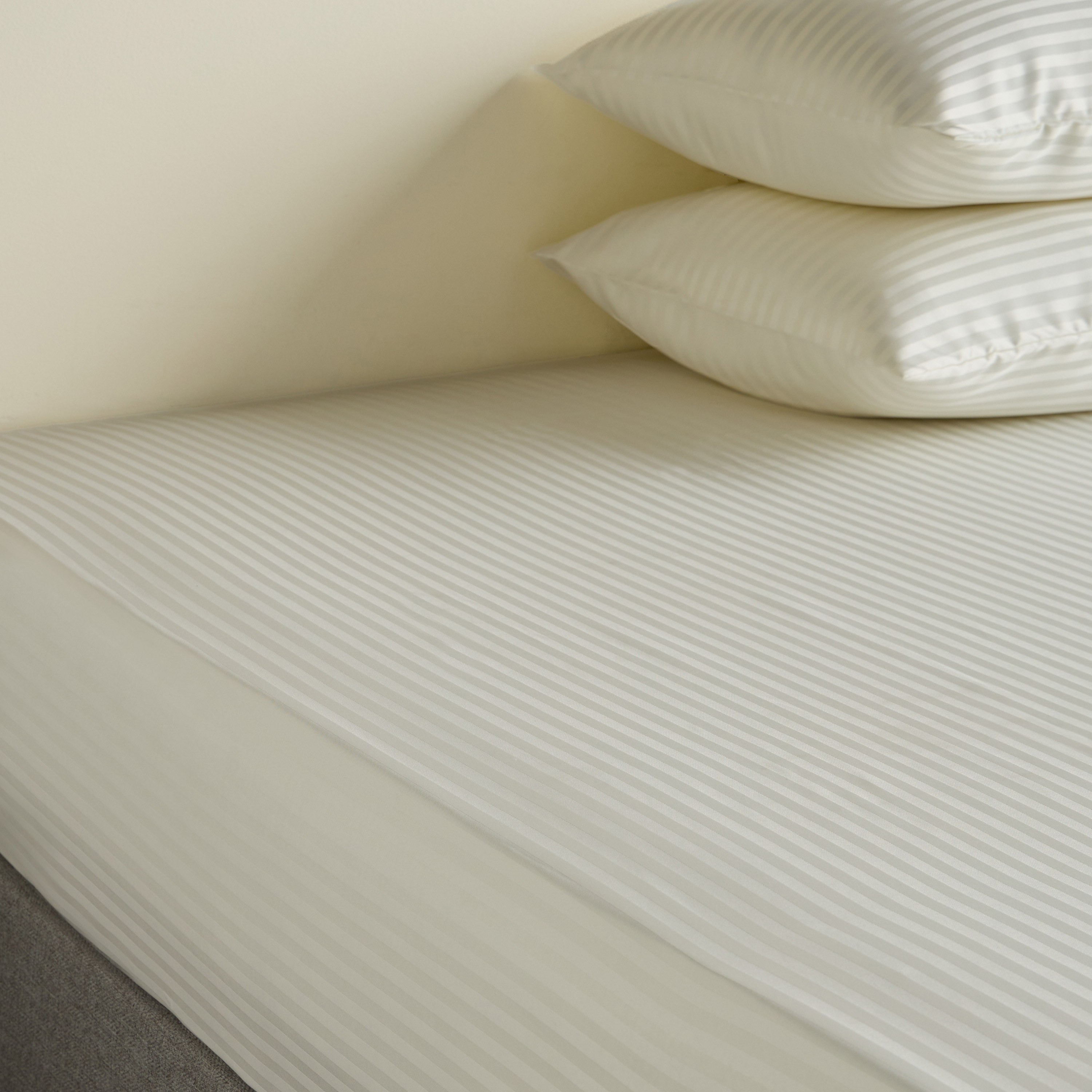 شرشف مطاطي فردي مخطط - هوتيل - 90x200 سم-household-bedding-sheetsandpillowcases-fittedsheets-image-1