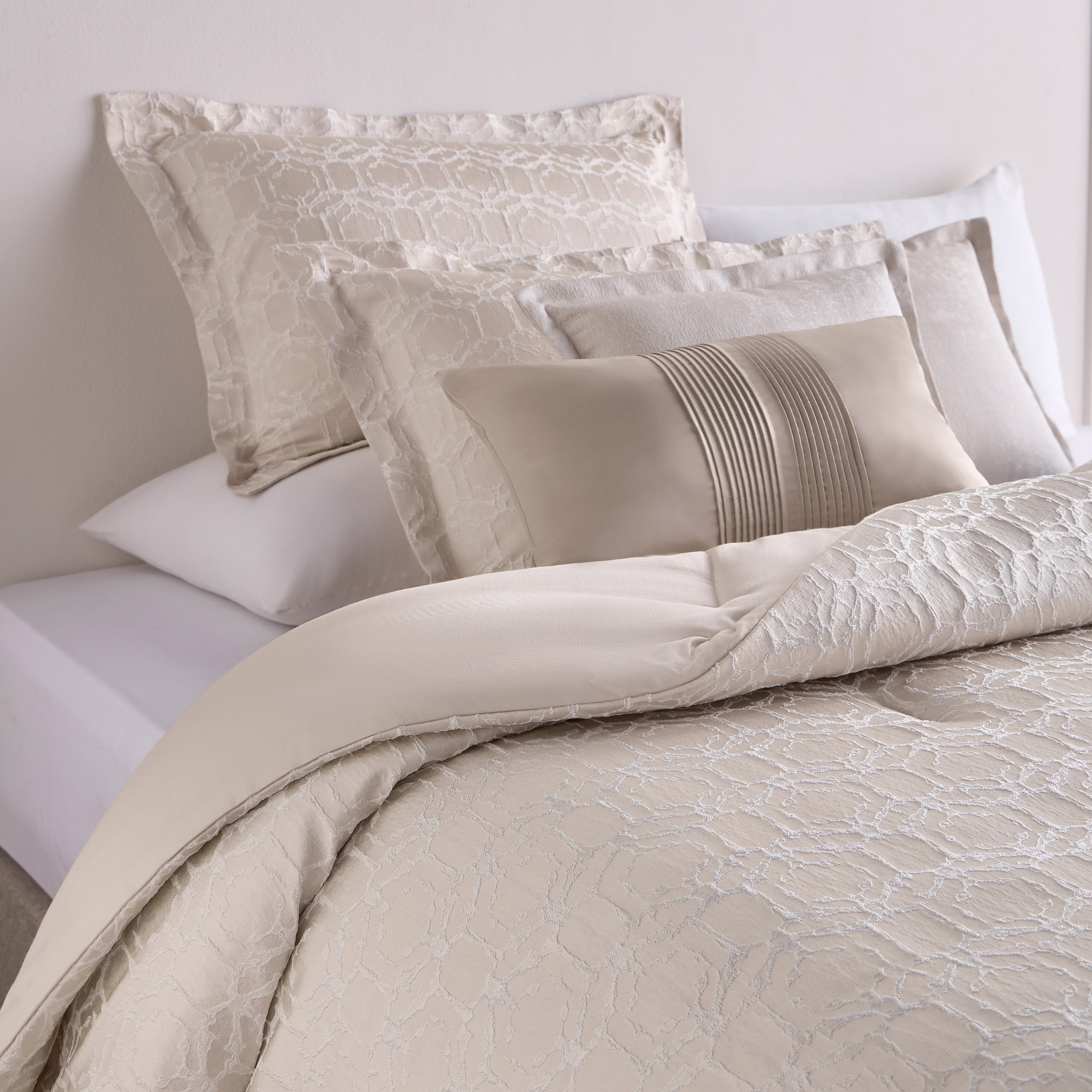 Sculptural Elegance Jacquard 6-Piece Super King Comforter Set - 250x260 cm-household-bedding-comfortersandbedspreads-comforters-image-1