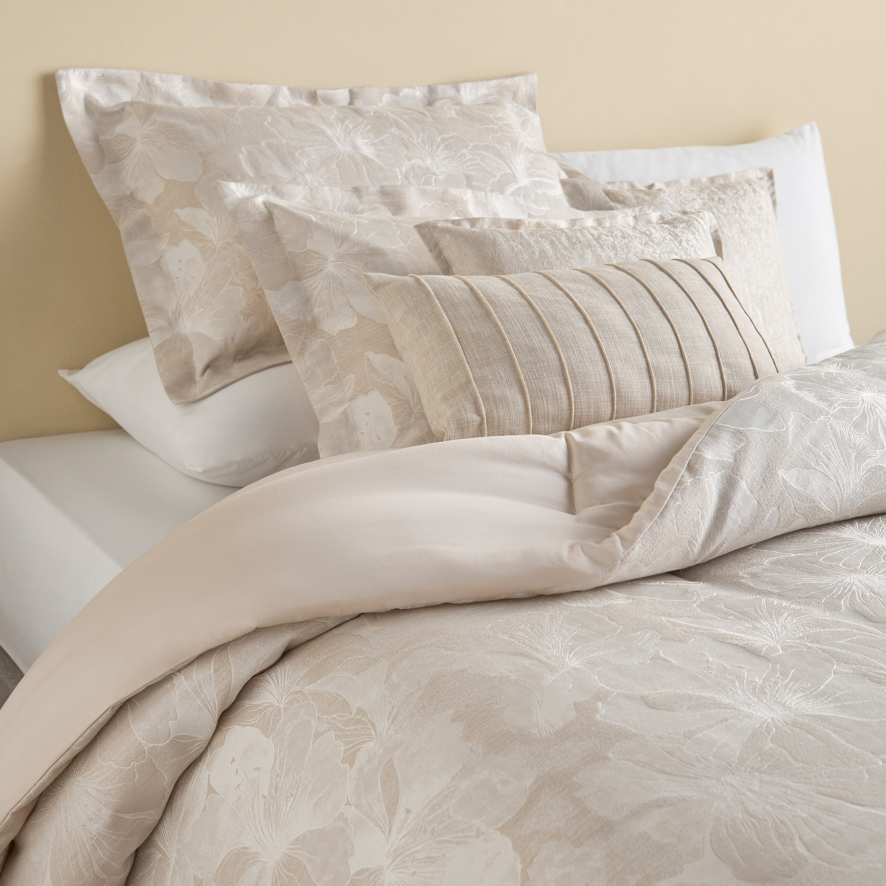 Wrangell Floral Jacquard 6-Piece Super King Comforter Set - 250x260 cm-household-bedding-comfortersandbedspreads-comforters-image-1