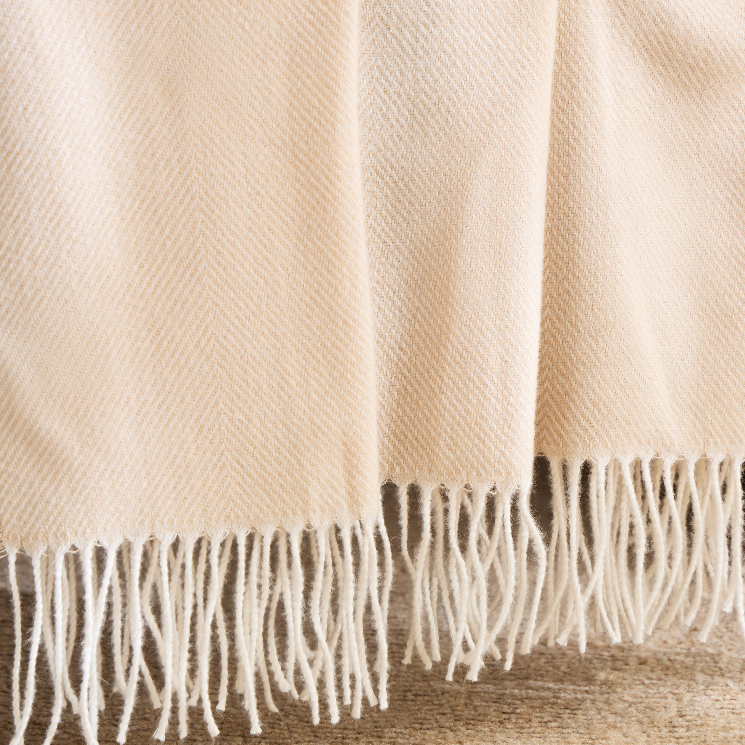Isabella Soft Throw - 130x170 cm-household-cushionsandthrows-throwsandblankets-throws-image-2