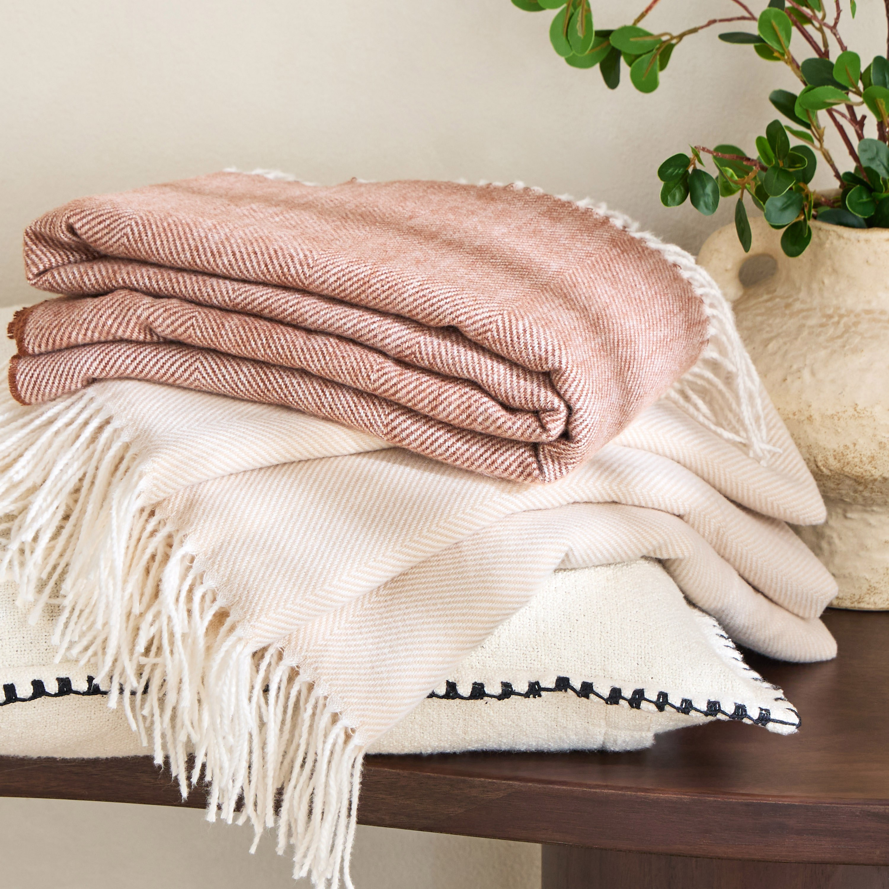Isabella Soft Throw - 130x170 cm-household-cushionsandthrows-throwsandblankets-throws-image-3