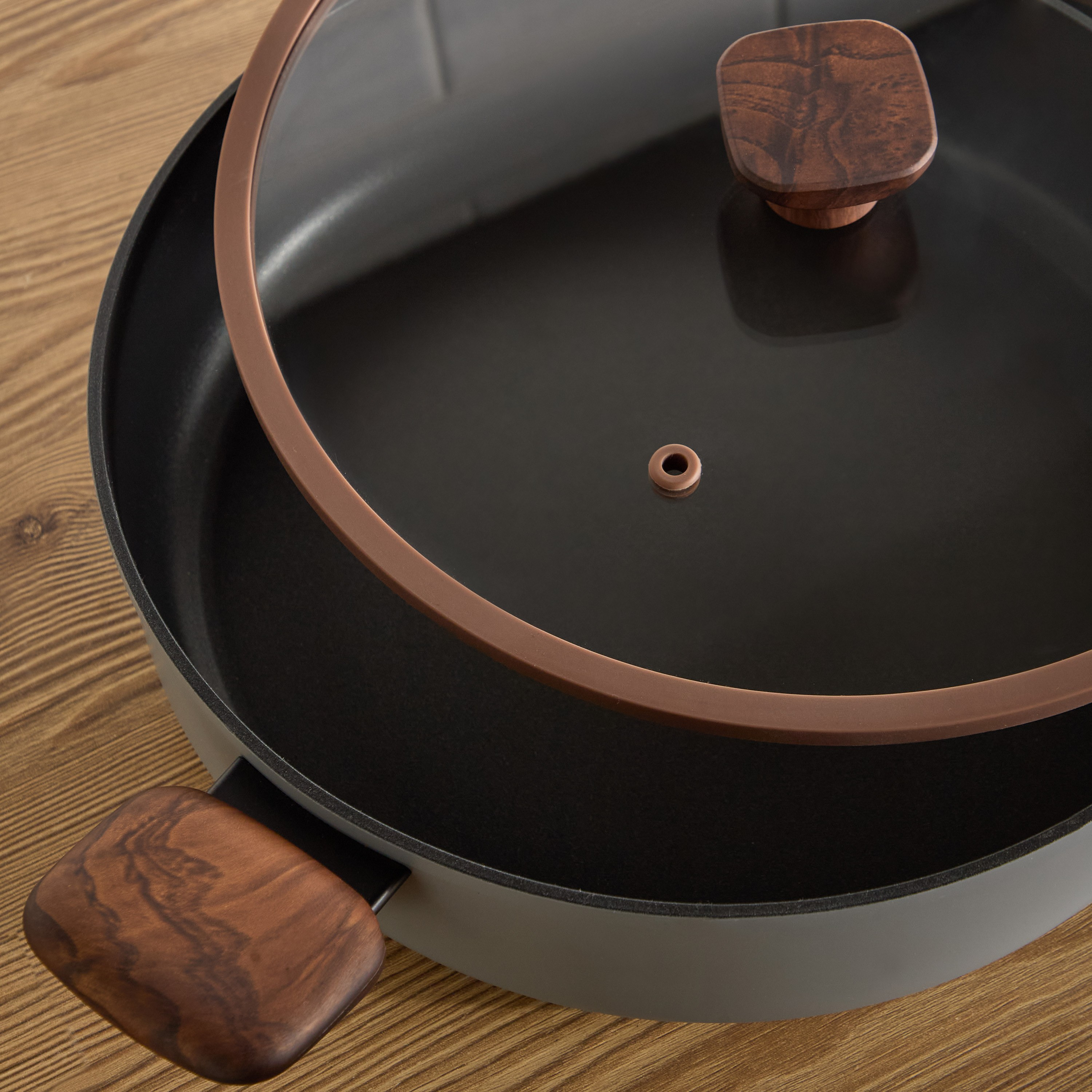 Sidra Forged Aluminium Shallow Casserole with Lid - 4.3 L-household-kitchen-cookware-potsandpans-image-2