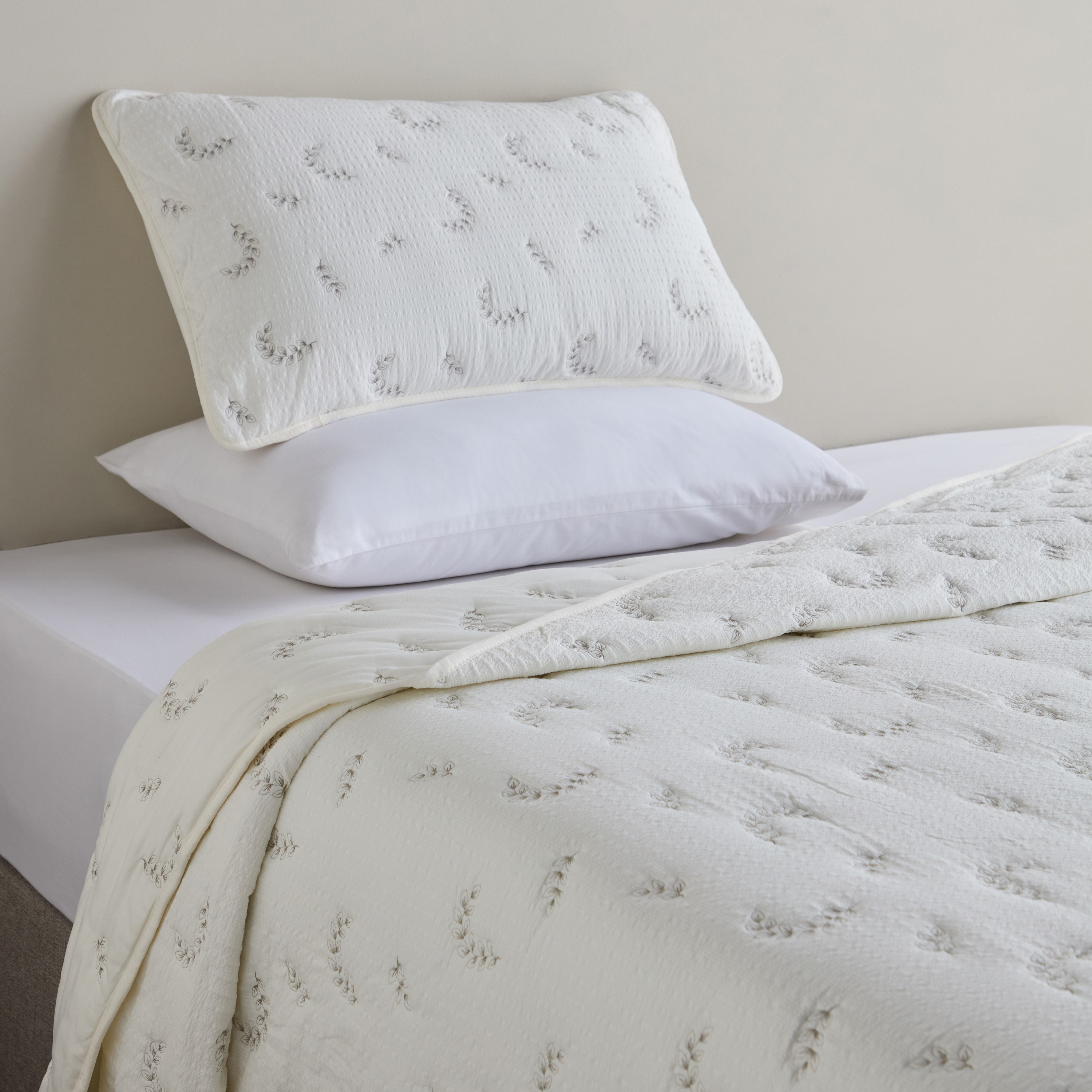 Andre Seersucker Embroidered 2-Piece Full Bedspread Set - 160x240 cm-household-bedding-comfortersandbedspreads-bedspreads-image-1