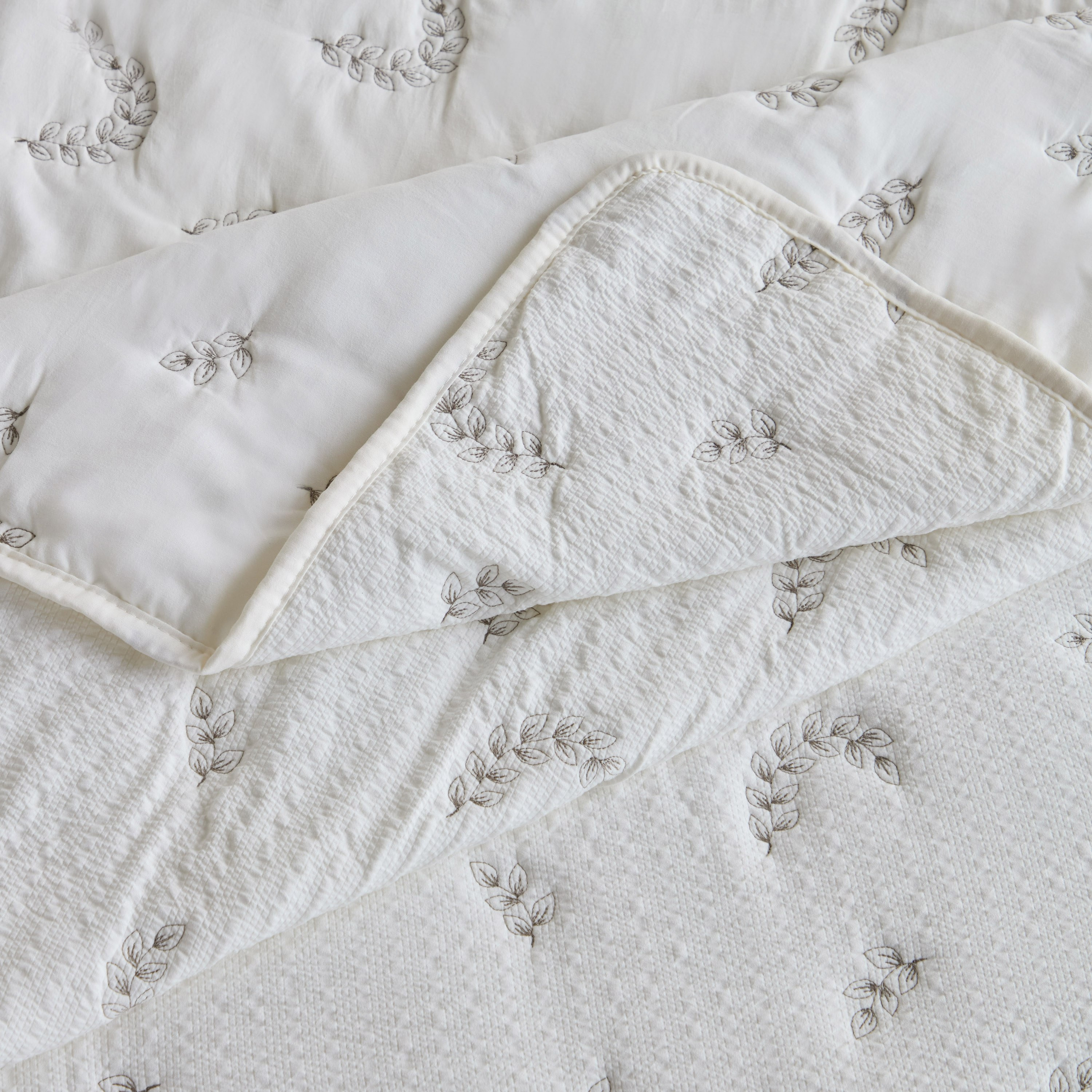 Andre Seersucker Embroidered 2-Piece Full Bedspread Set - 160x240 cm-household-bedding-comfortersandbedspreads-bedspreads-image-4
