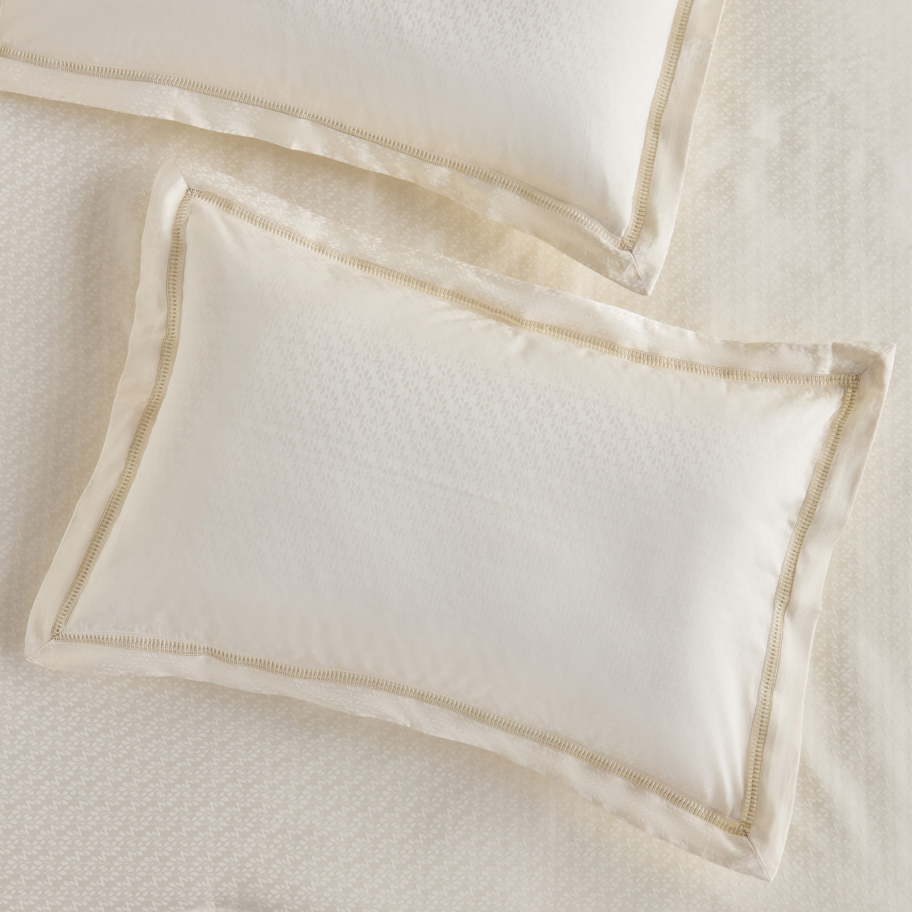 Leonor Jacquard  300 Thread Count 3-Piece Super King Comforter Set - 240x260 cm-household-bedding-comfortersandbedspreads-comforters-image-3