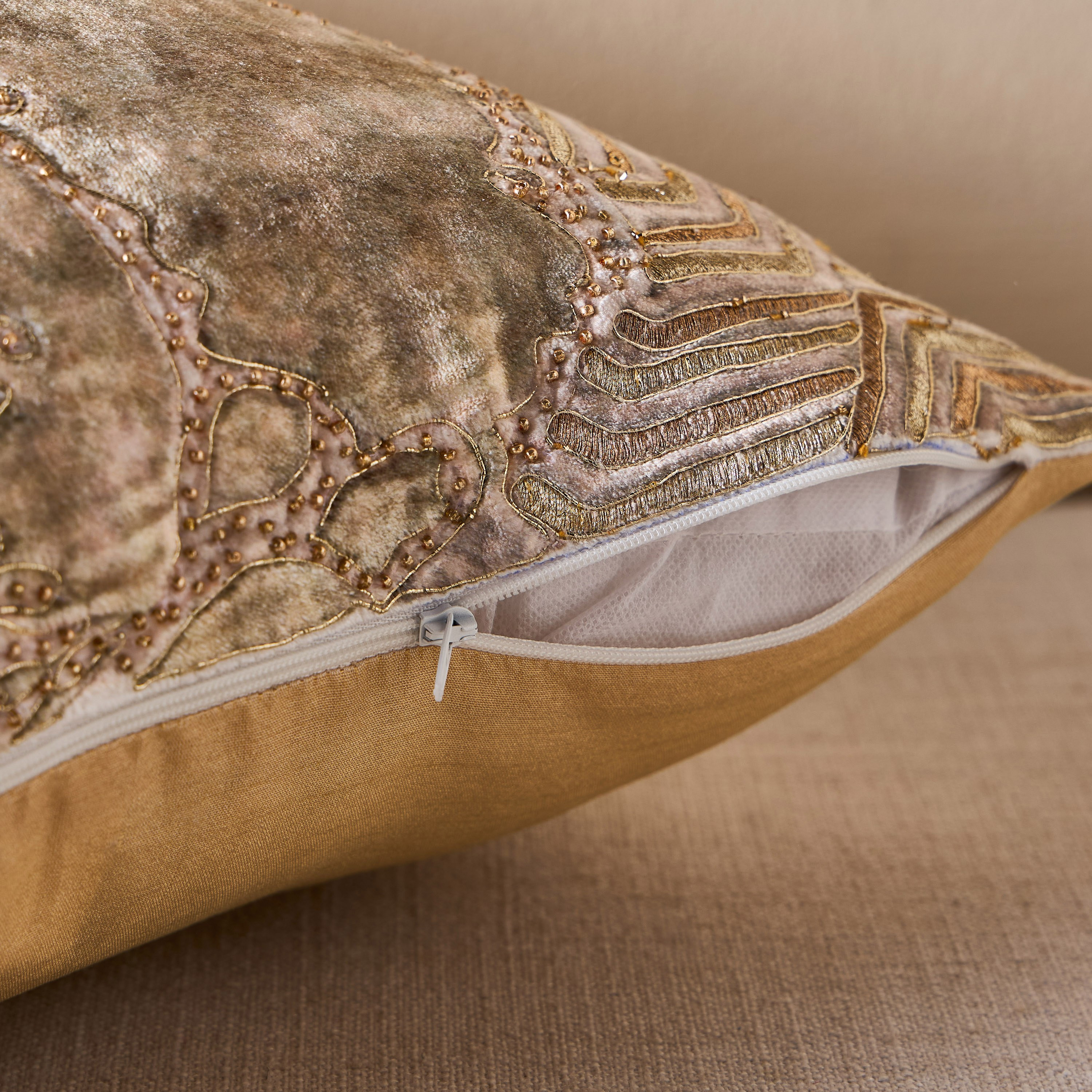 وسادة محشوة مطرزة - دهب - 50x50 سم-household-cushionsandthrows-filledcushions-decorativecushions-image-3