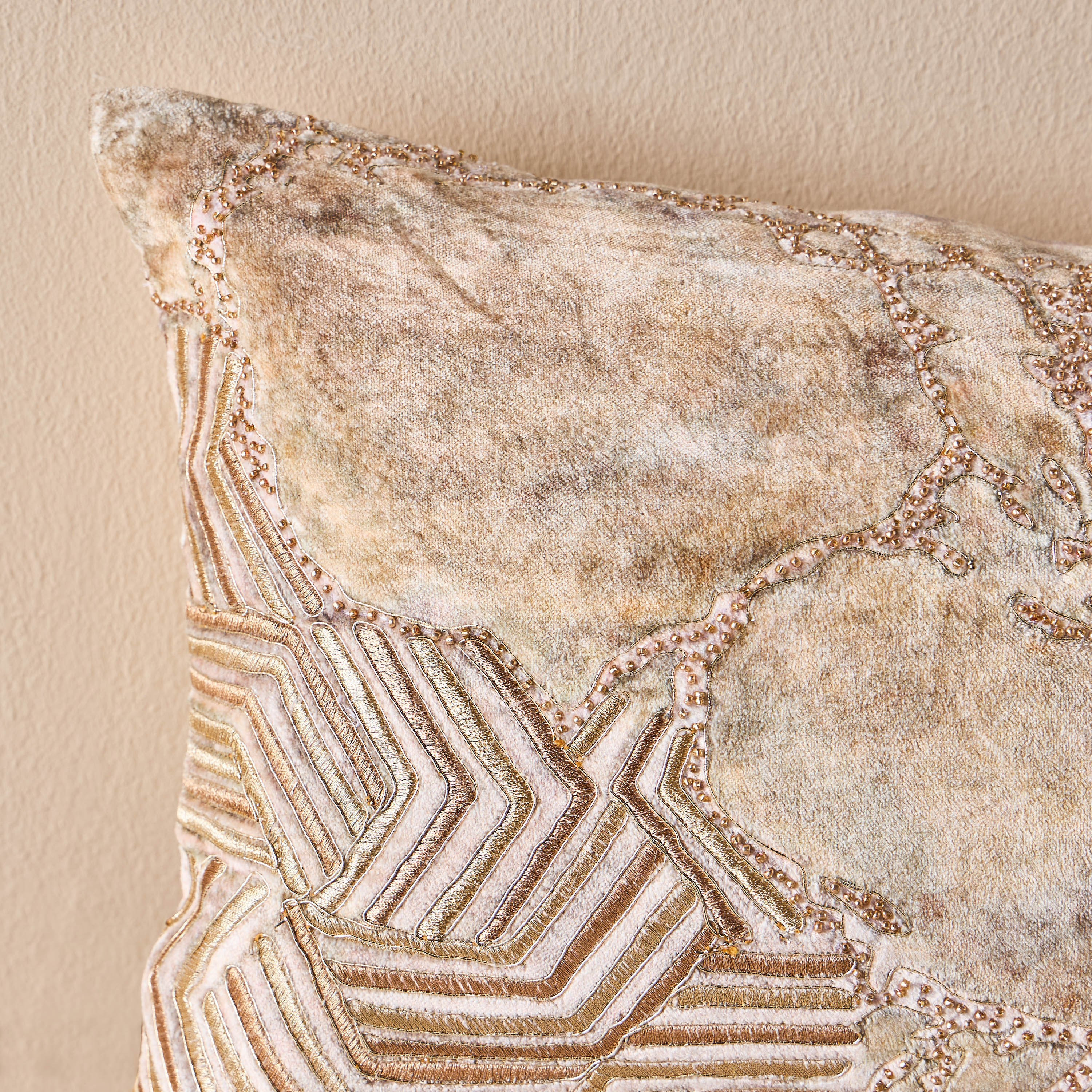 وسادة محشوة بتطريز بطبعات فقاعات - دهب - 30×50 سم-household-cushionsandthrows-filledcushions-decorativecushions-image-2
