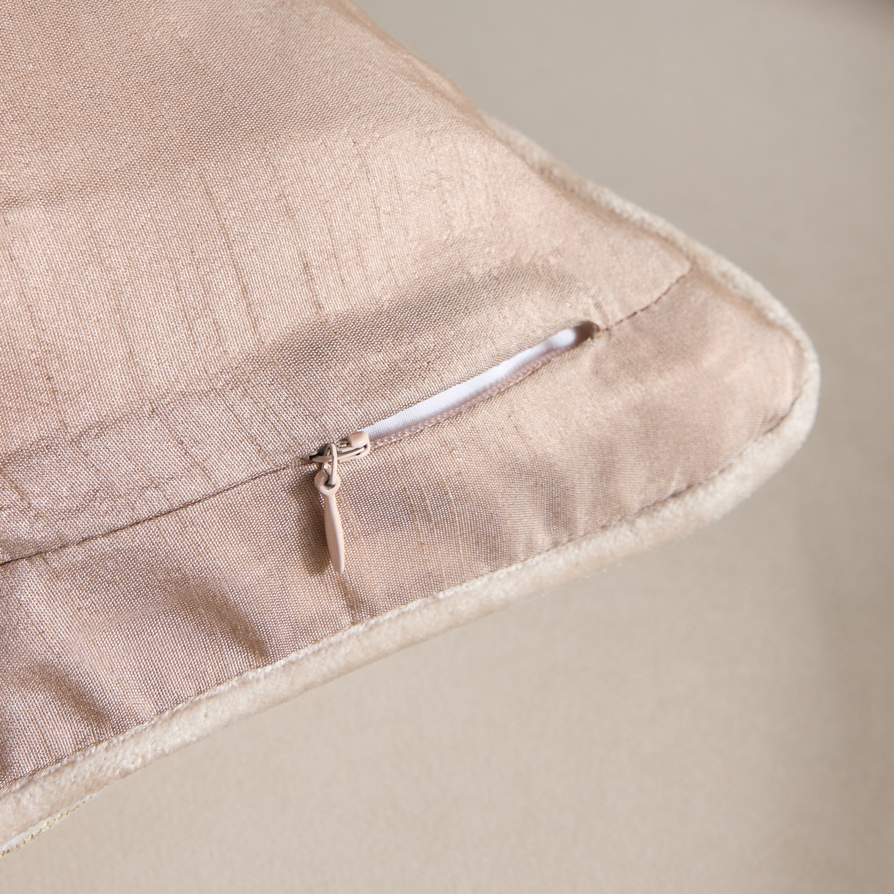 وسادة محشوة مطرّزة بالخرز بتصميم أوراق اللوتس – 50×50 سم-household-cushionsandthrows-filledcushions-decorativecushions-image-3