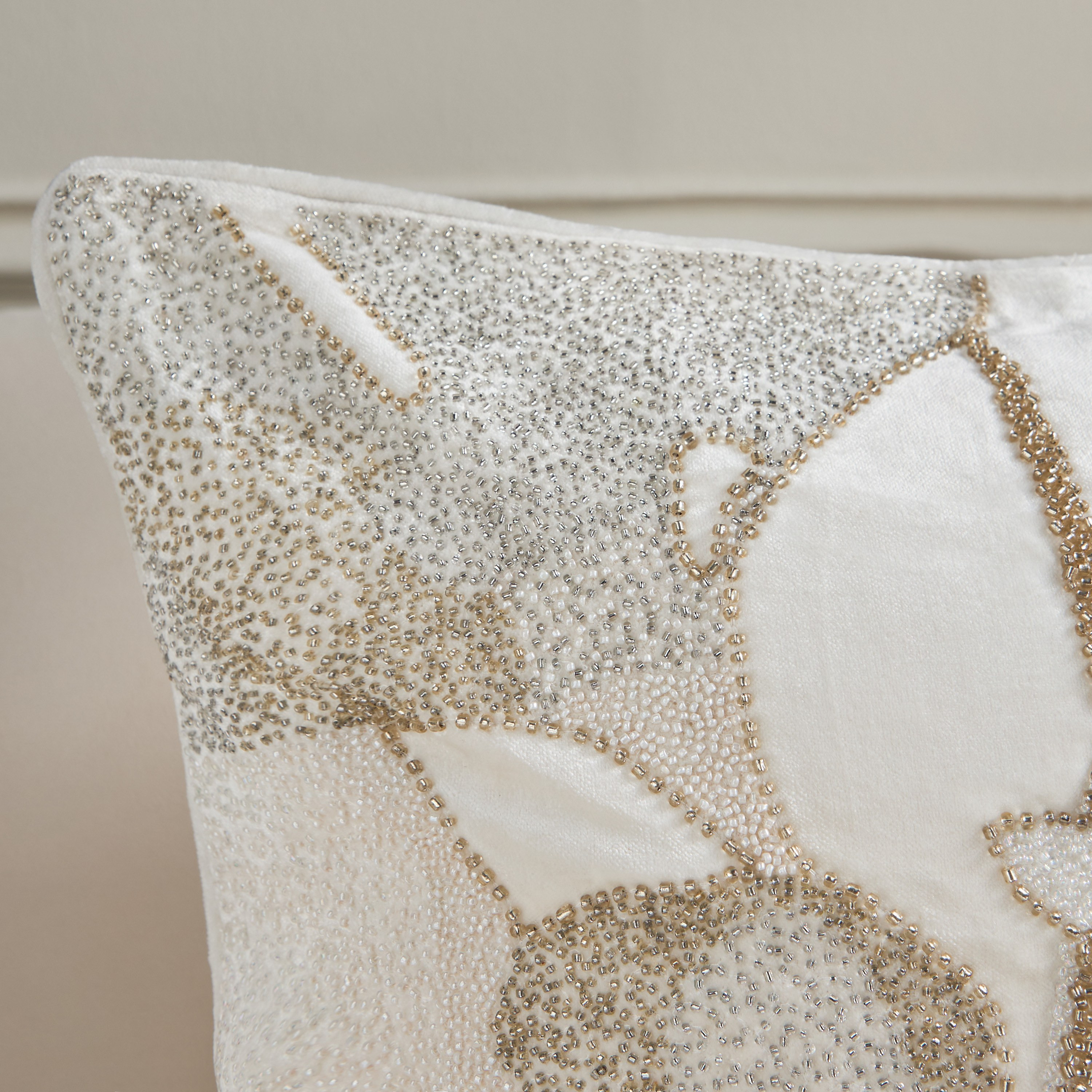 وسادة محشوة مطرّزة بالخرز بتصميم أوراق اللوتس – 50×50 سم-household-cushionsandthrows-filledcushions-decorativecushions-image-2