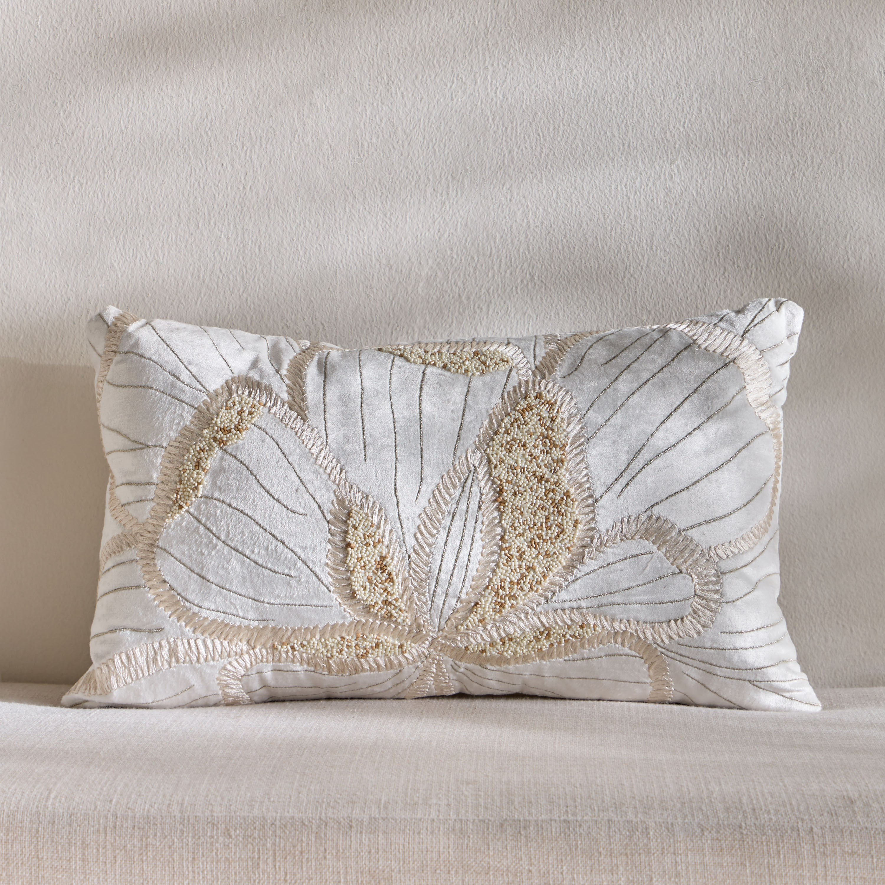 وسادة محشوة بتطريز أوراق - لوتس - 30x50 سم-household-cushionsandthrows-filledcushions-decorativecushions-image-5
