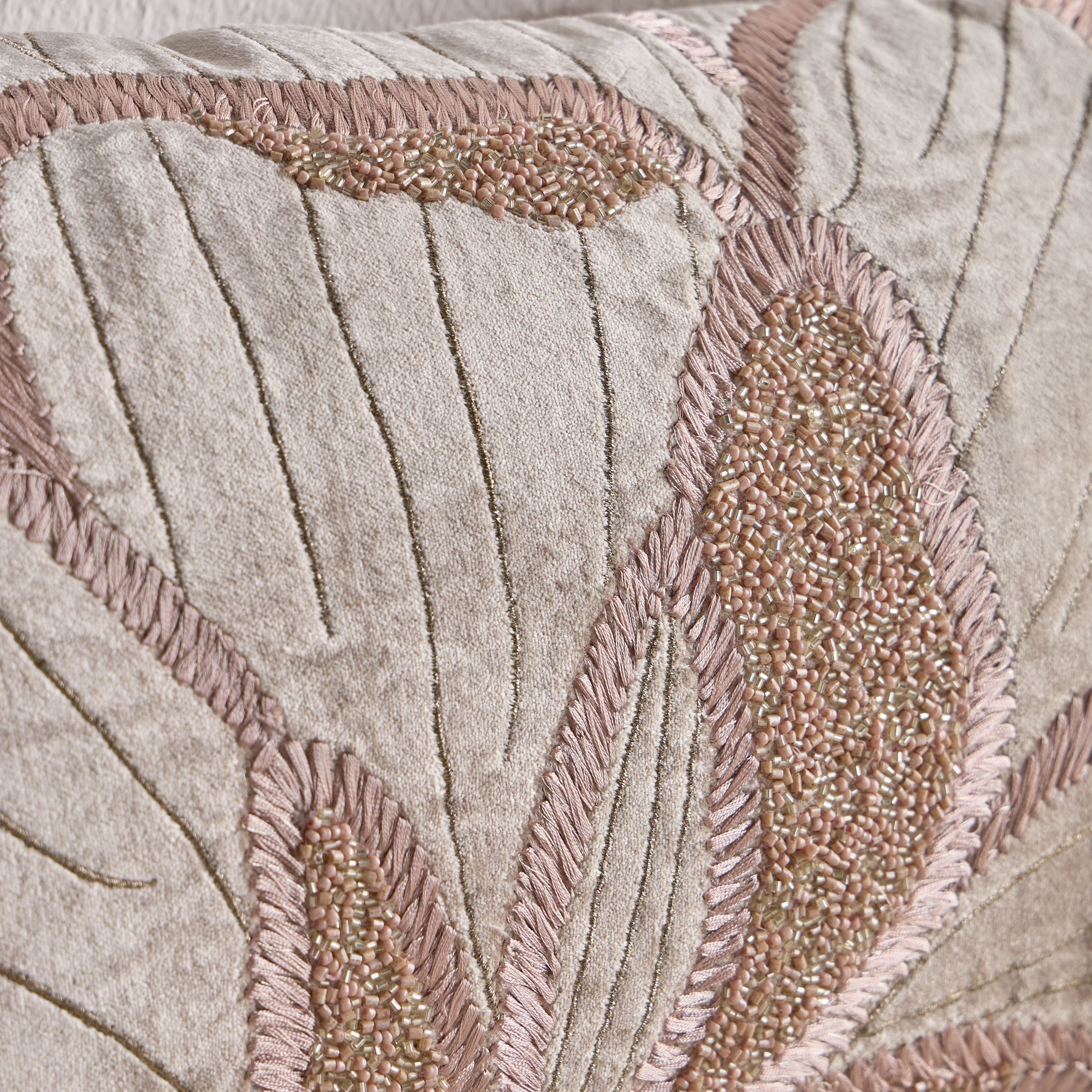 وسادة محشوة بتطريز أوراق - لوتس - 30x50 سم-household-cushionsandthrows-filledcushions-decorativecushions-image-2