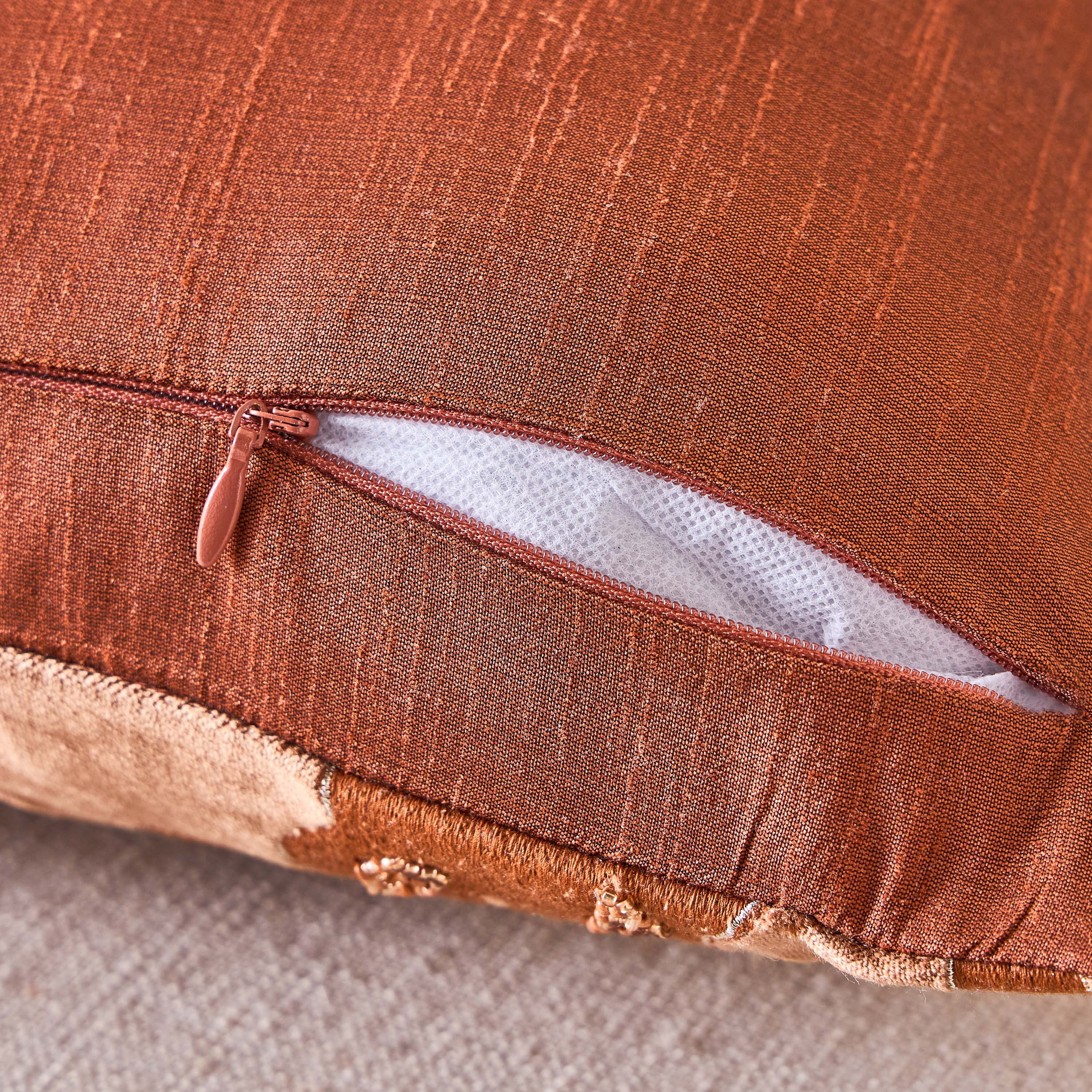 وسادة محشوة بتطريز تجريدي - دهب - 30×50 سم-household-cushionsandthrows-filledcushions-decorativecushions-image-3