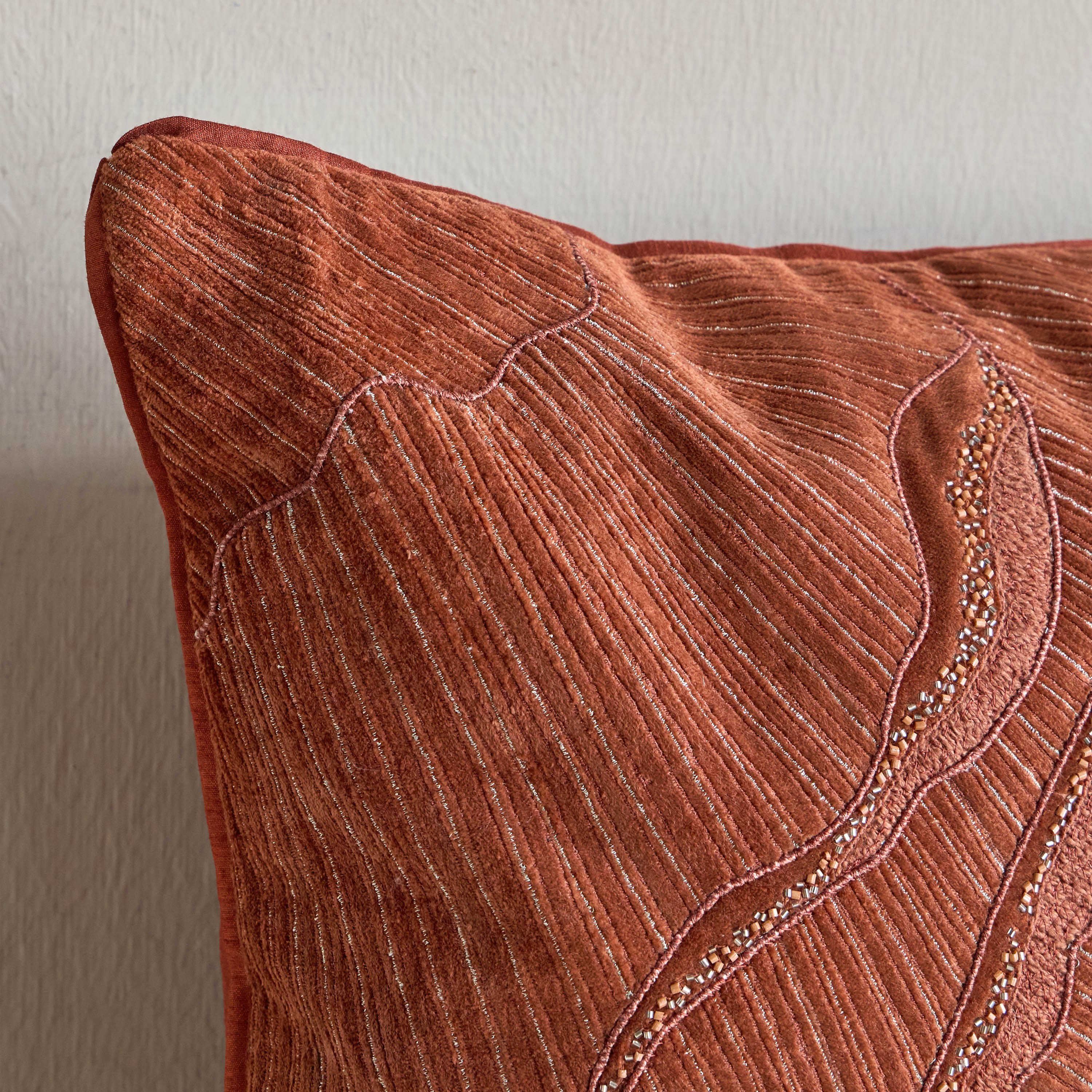 وسادة محشوة بتطريز أمواج - دهب - 50x50 سم-household-cushionsandthrows-filledcushions-decorativecushions-image-10