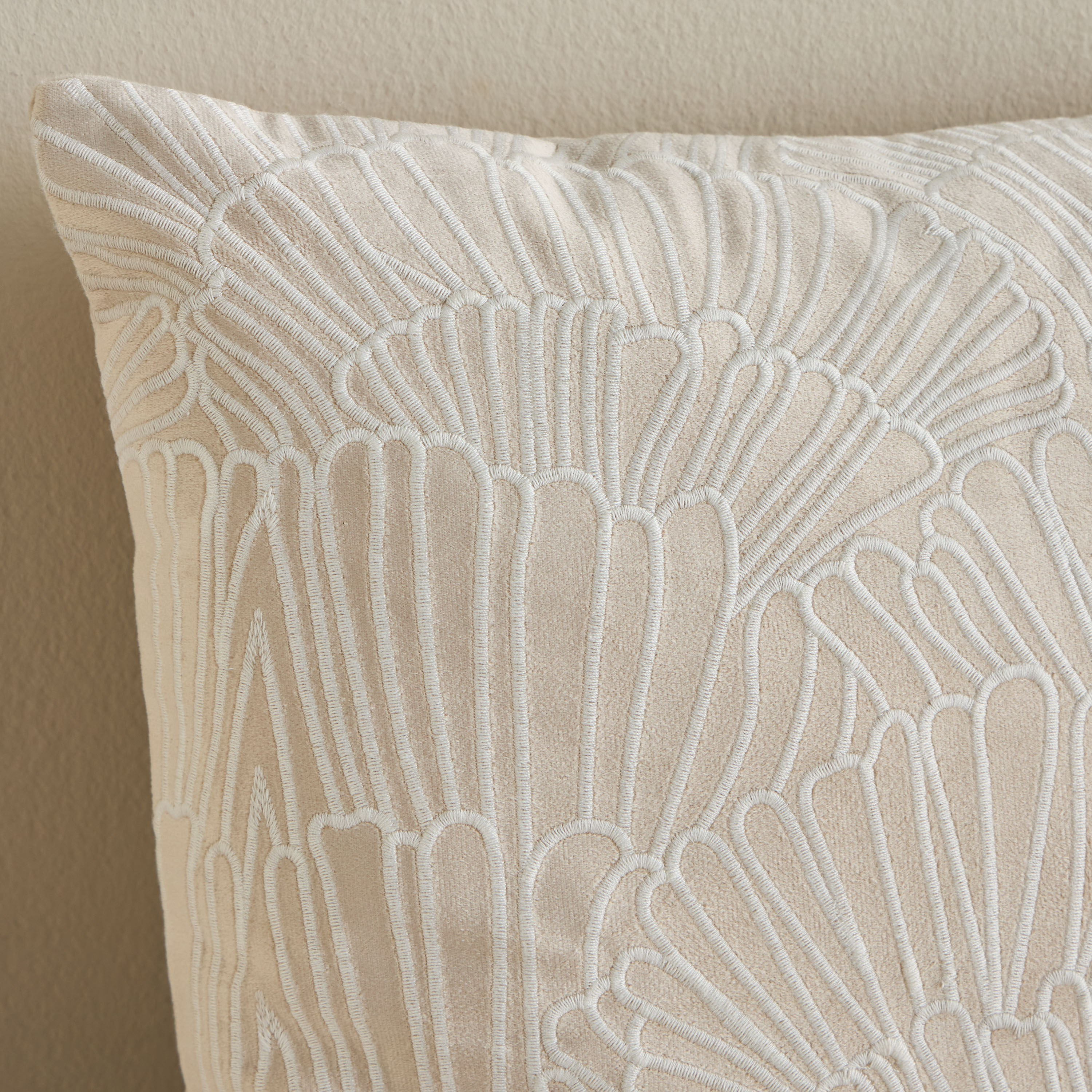 غطاء وسادة مطرّز أوراق - 50×50 سم-household-cushionsandthrows-cushioncovers-image-14
