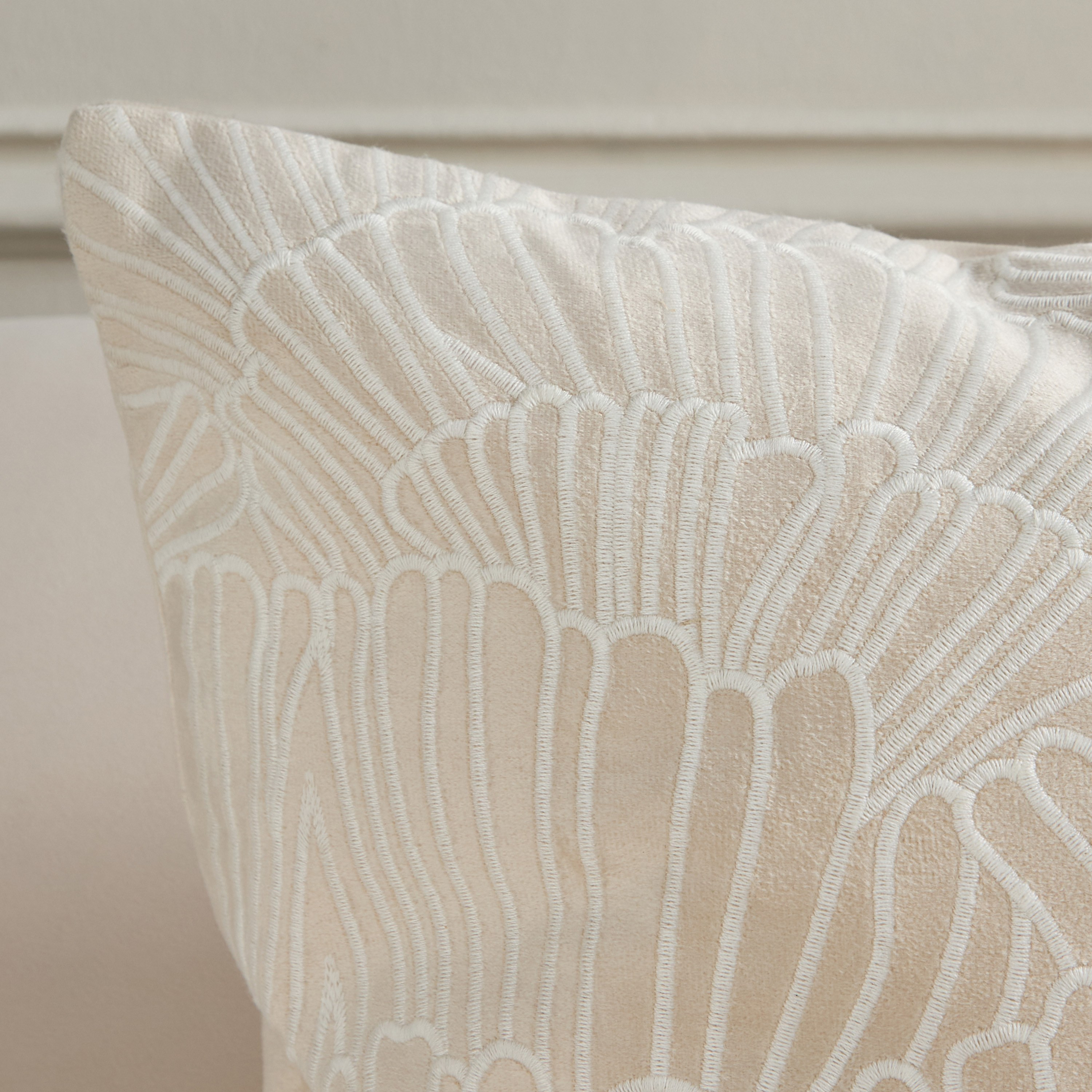 وسادة محشوة مطرزة - أوراق - 50x50 سم-household-cushionsandthrows-filledcushions-decorativecushions-image-14