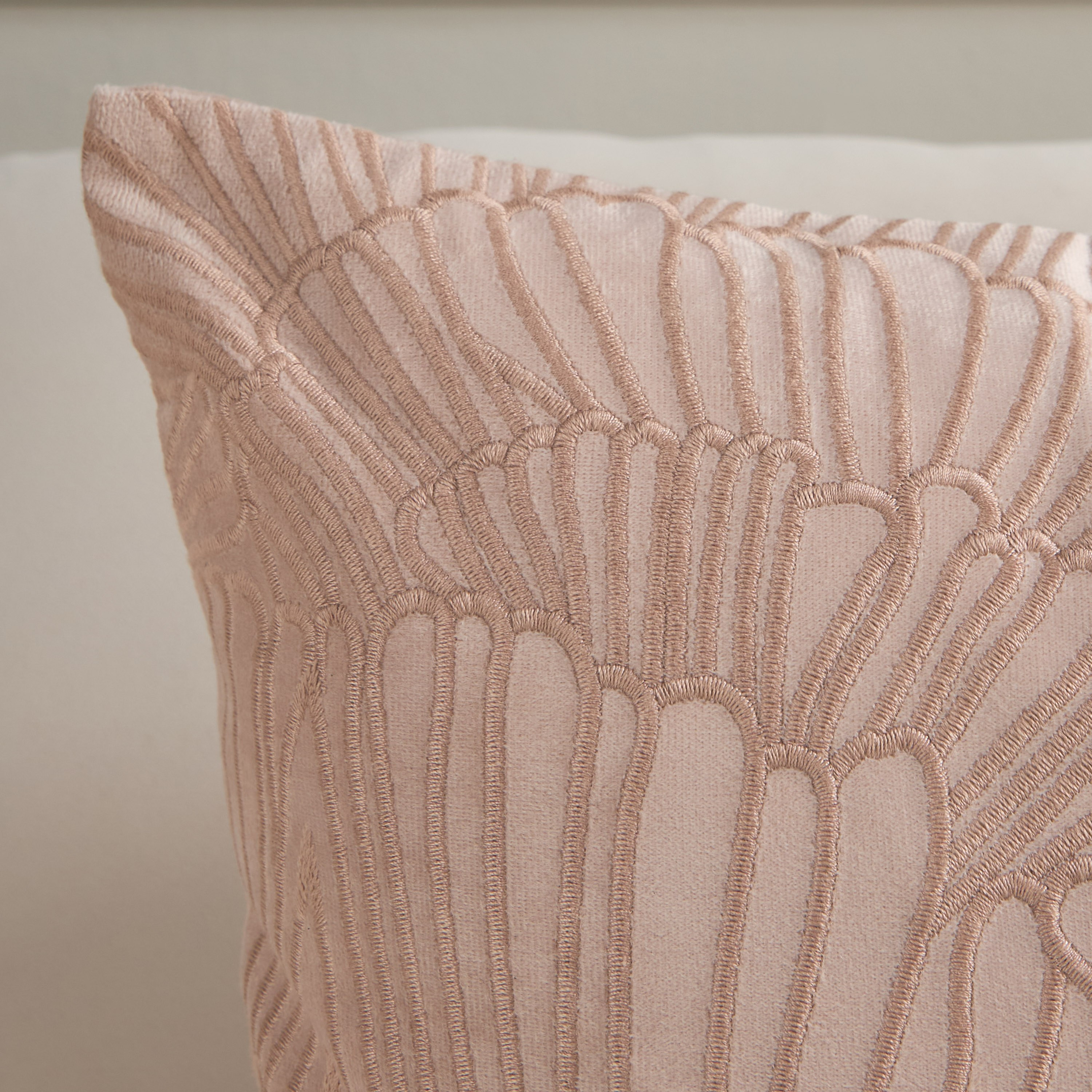 وسادة محشوة مطرزة - أوراق - 50x50 سم-household-cushionsandthrows-filledcushions-decorativecushions-image-6